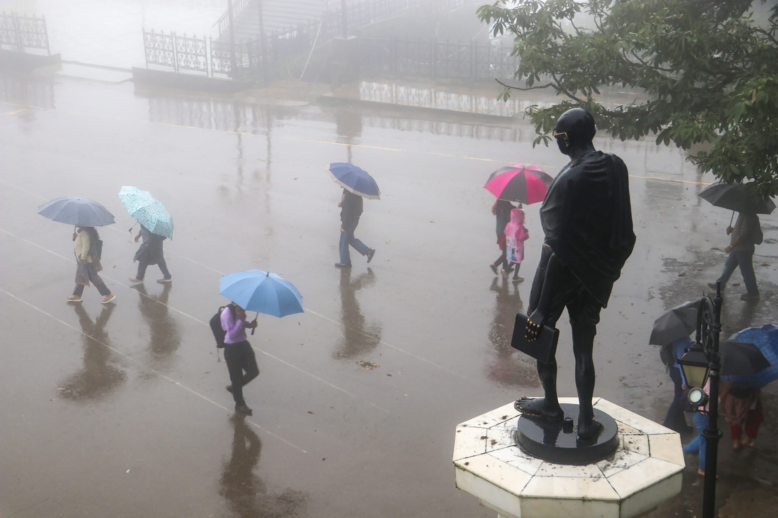 Shimla: People walk with umbrellas amid rain and fog #Gallery Shimla: People walk with umbrellas amid rain and fog #Gallery