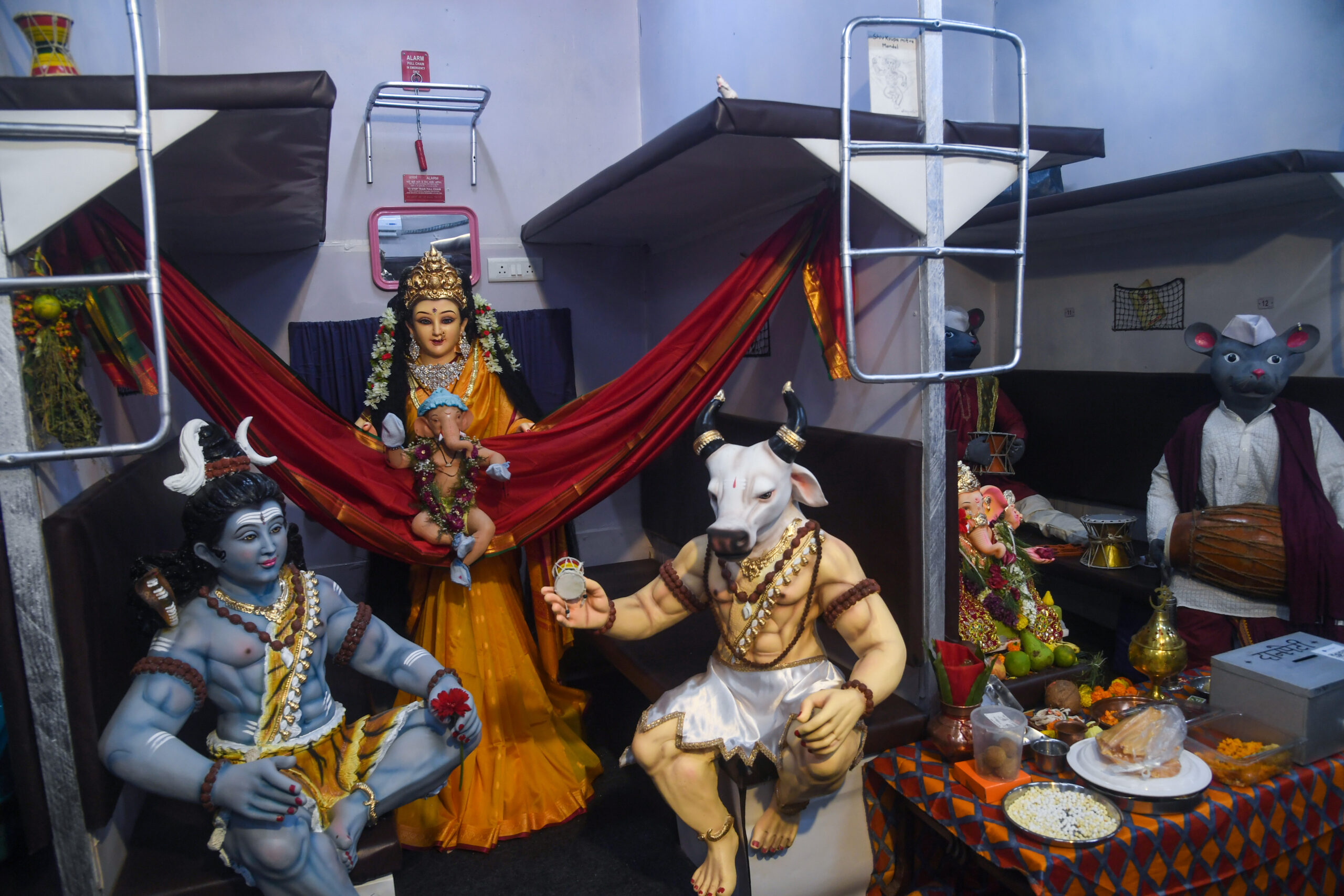 Mumbai: Train themed Ganesh idol draws attention during Ganesh Chaturthi #Gallery Mumbai: Train themed Ganesh idol draws attention during Ganesh Chaturthi #Gallery