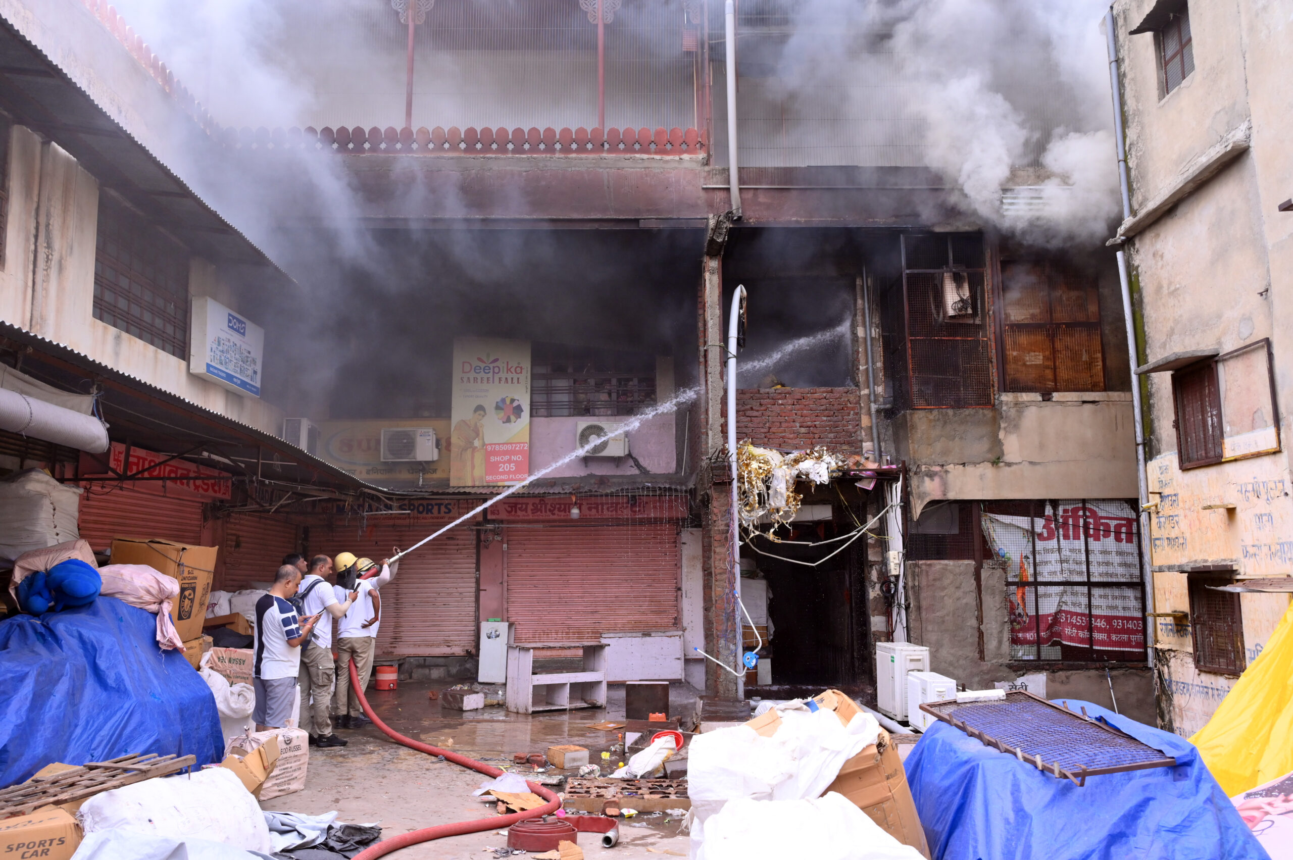 Jaipur: Fire breaks out at Sethi Complex in Tripolia Bazaar #Gallery Jaipur: Fire breaks out at Sethi Complex in Tripolia Bazaar #Gallery