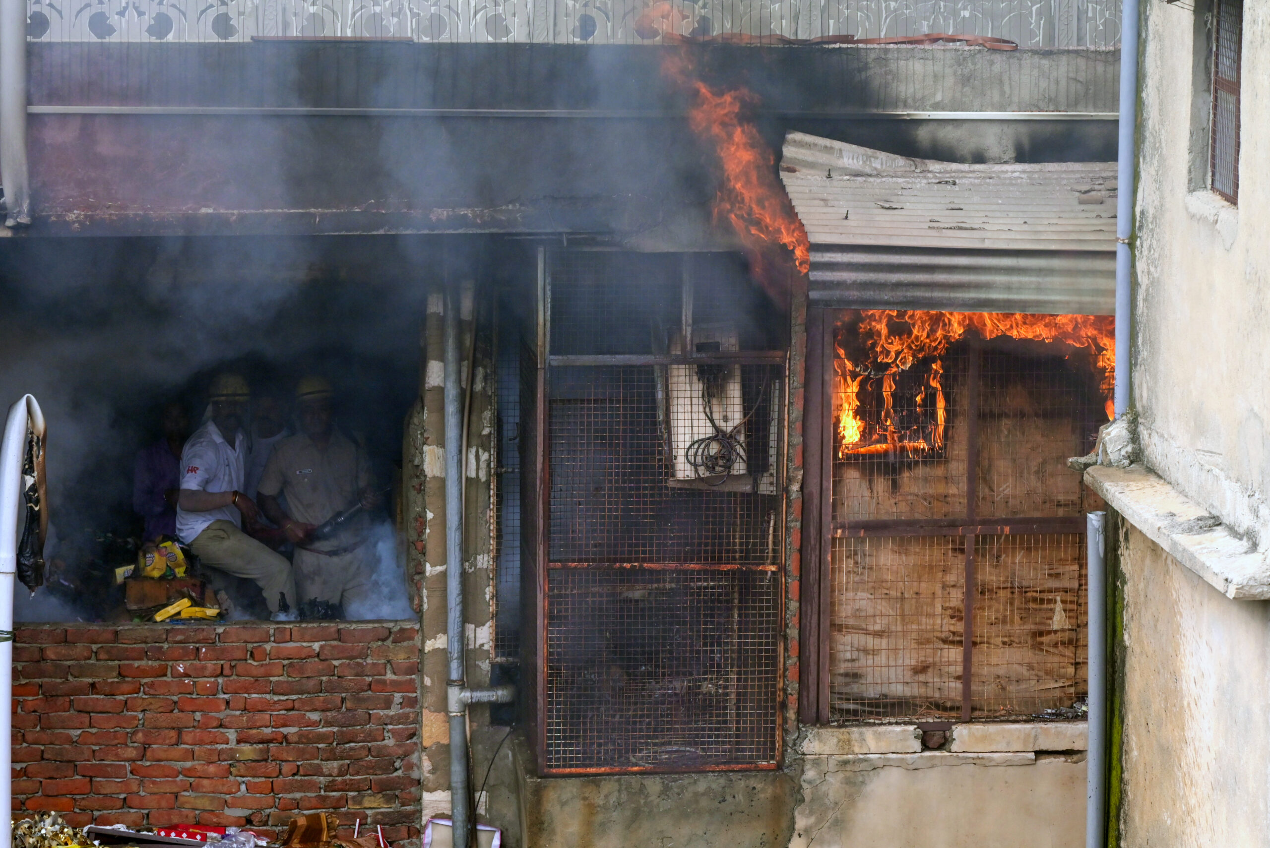 Jaipur: Fire breaks out at Sethi Complex in Tripolia Bazaar #Gallery Jaipur: Fire breaks out at Sethi Complex in Tripolia Bazaar #Gallery