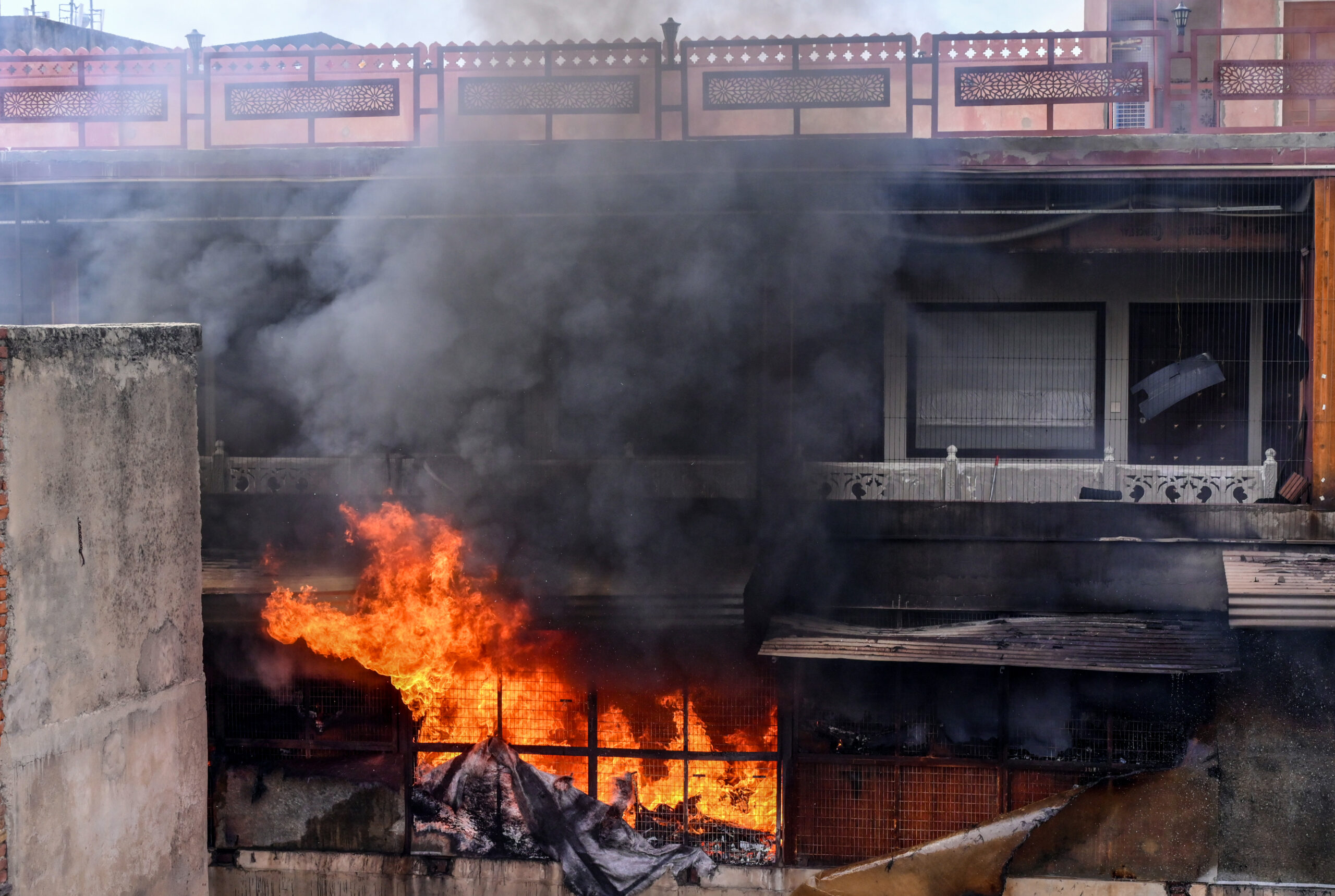 Jaipur: Fire breaks out at Sethi Complex in Tripolia Bazaar #Gallery Jaipur: Fire breaks out at Sethi Complex in Tripolia Bazaar #Gallery