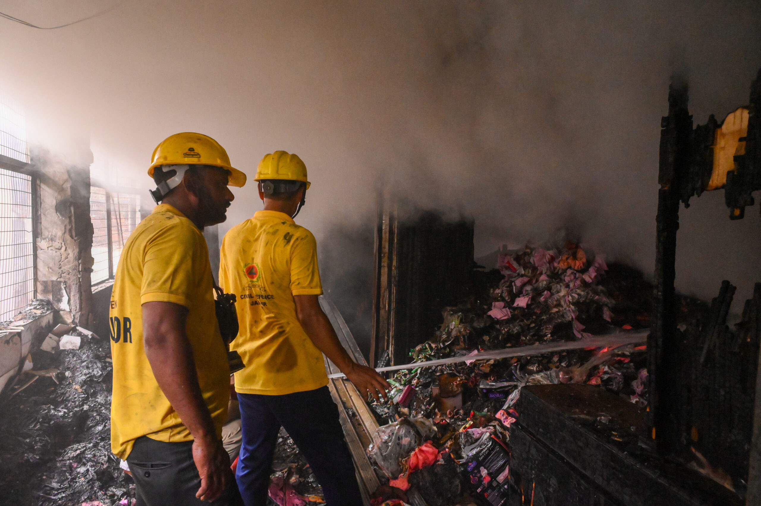 Jaipur: Fire breaks out at Sethi Complex in Tripolia Bazaar #Gallery Jaipur: Fire breaks out at Sethi Complex in Tripolia Bazaar #Gallery