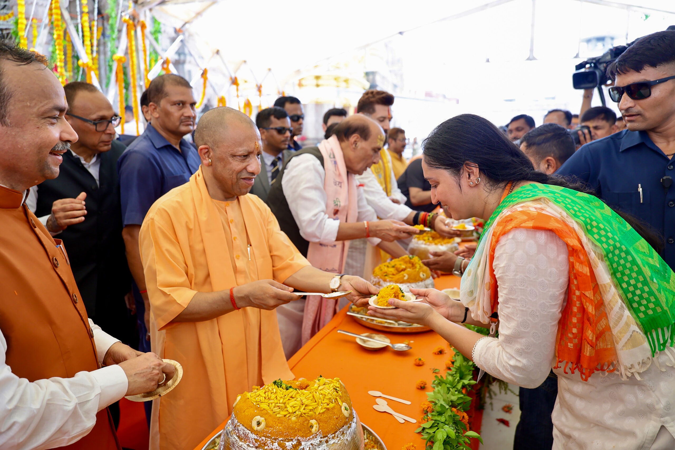 Varanasi: Rajnath Singh, CM Yogi participate in Seva Sankalp Abhiyan launch #Gallery Varanasi: Rajnath Singh, CM Yogi participate in Seva Sankalp Abhiyan launch #Gallery