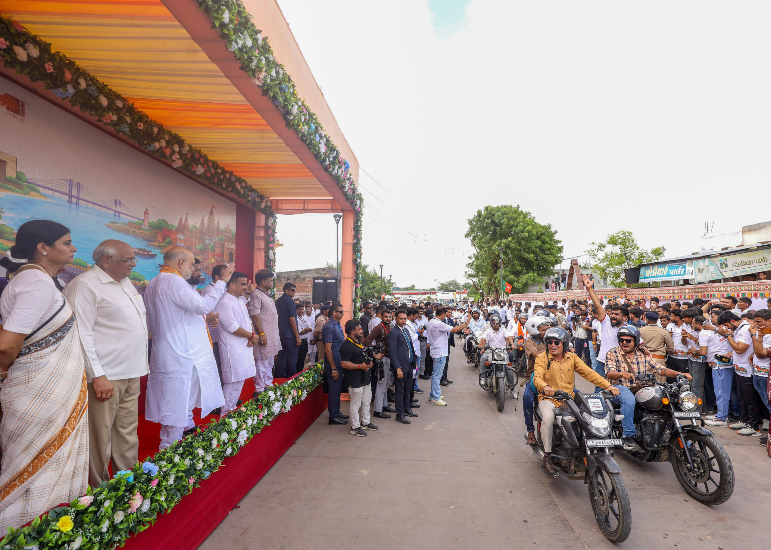 Vadnagar: Seva Yatra Begins for Varanasi #Gallery Vadnagar: Seva Yatra Begins for Varanasi #Gallery