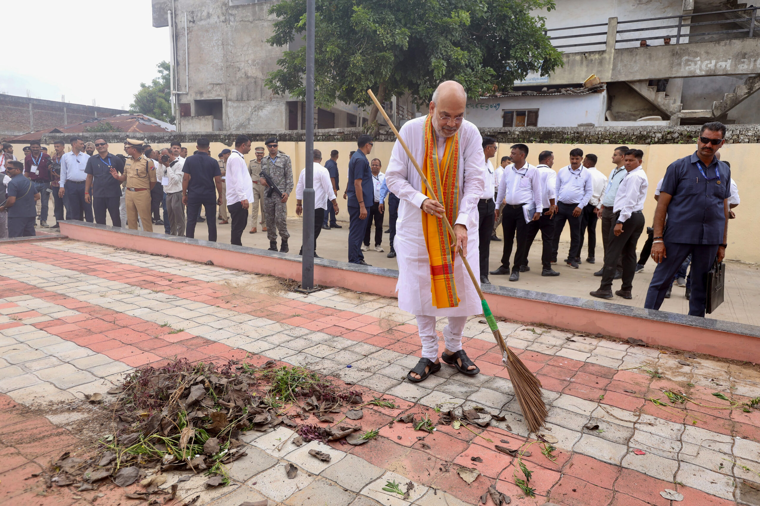Vadnagar: Amit Shah Joins Cleanliness Drive on PM's Birthday #Gallery Vadnagar: Amit Shah Joins Cleanliness Drive on PM's Birthday #Gallery