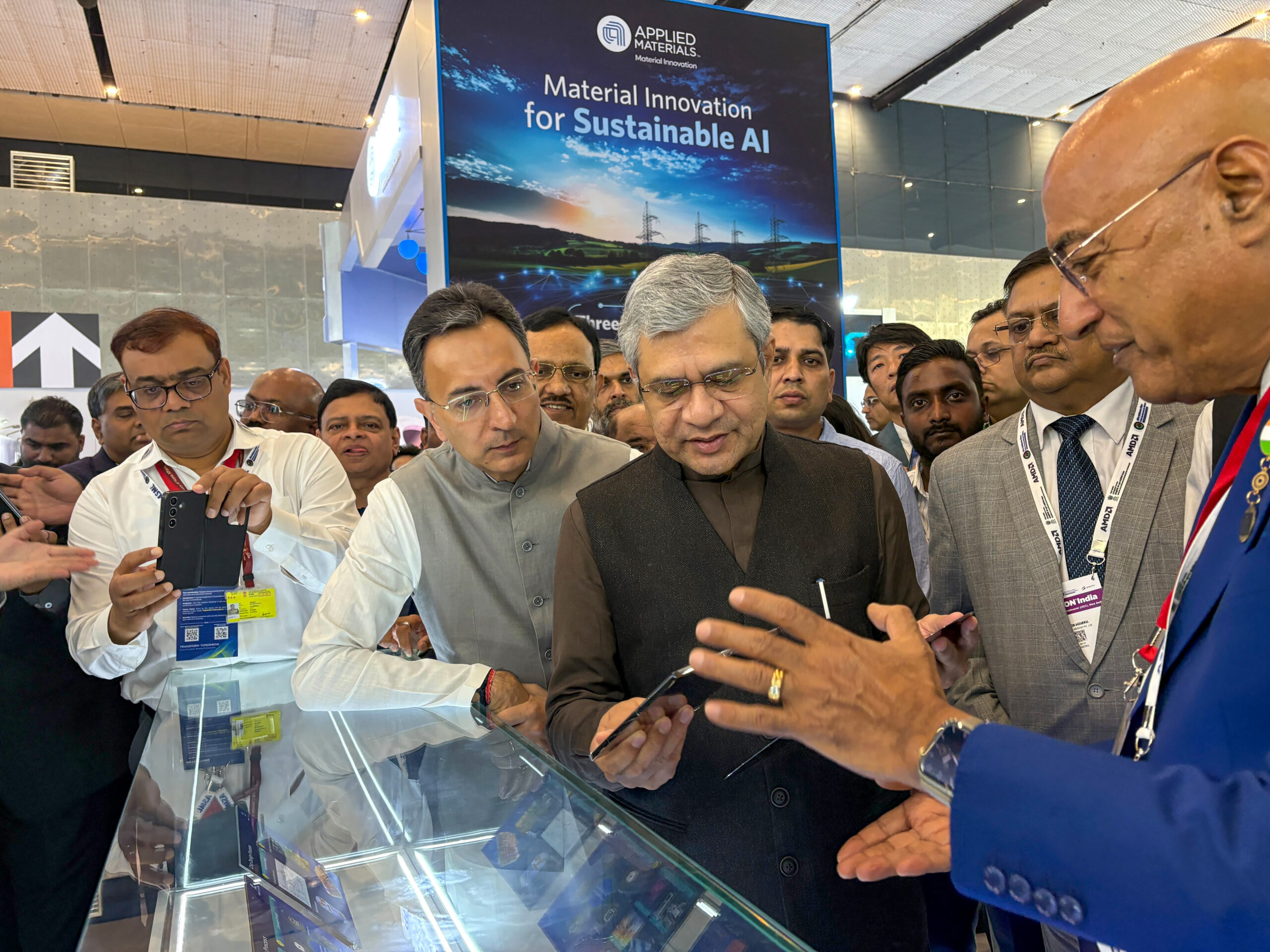 New Delhi: Union Minister for Electronics and Information Technology Ashwini Vaishnaw and Minister of State for Electronics and Information Technology Jitin Prasada during the inauguration of the Semicon India 2026 exhibition at Yashobhoomi in New Delhi on Thursday, September 17, 2026. (Photo: IANS/X/@GoI_MeitY)