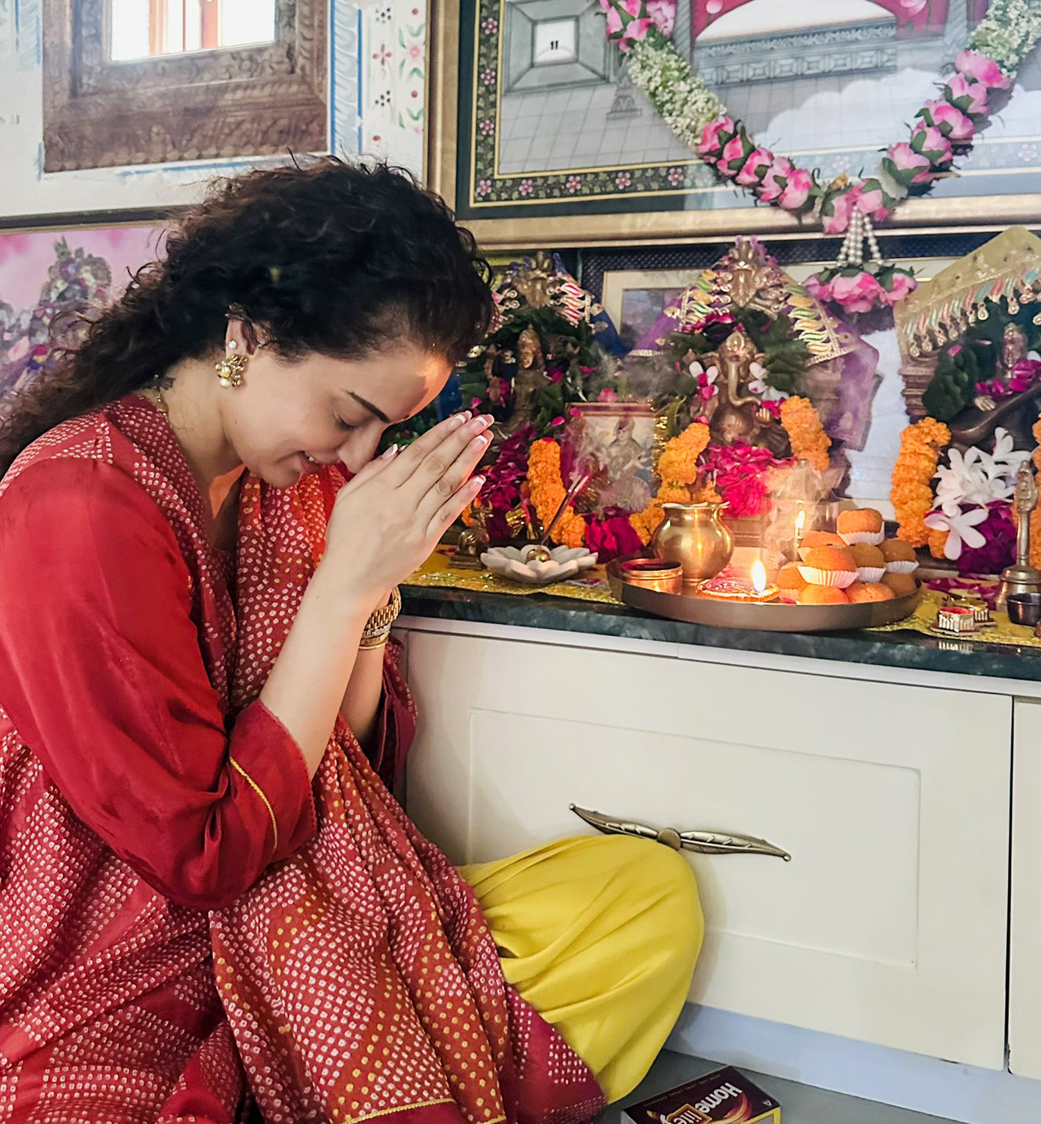 New Delhi: BJP MP and actress Kangana Ranaut lights an ‘Aashirwad Ka Diya’ on the occasion of Prime Minister Narendra Modi's birthday in New Delhi on Thursday, September 17, 2026. (Photo: IANS/X/@KanganaTeam)