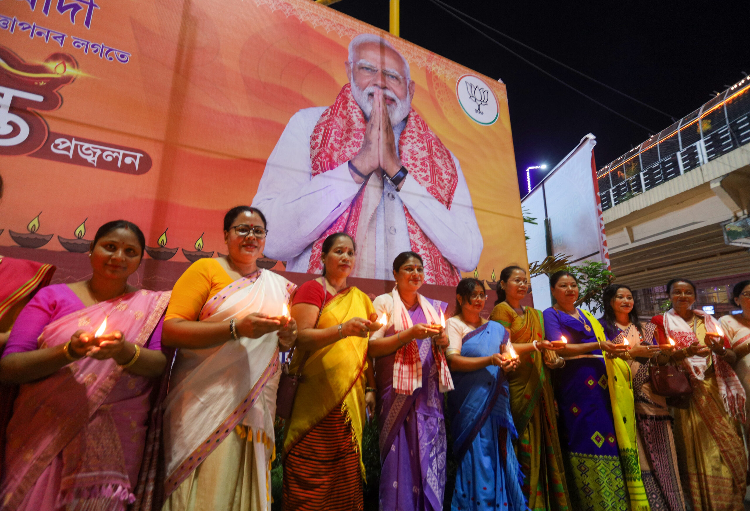Guwahati: BJP workers light Aashirwad Ka Diya on PM’s birthday #Gallery Guwahati: BJP workers light Aashirwad Ka Diya on PM’s birthday #Gallery