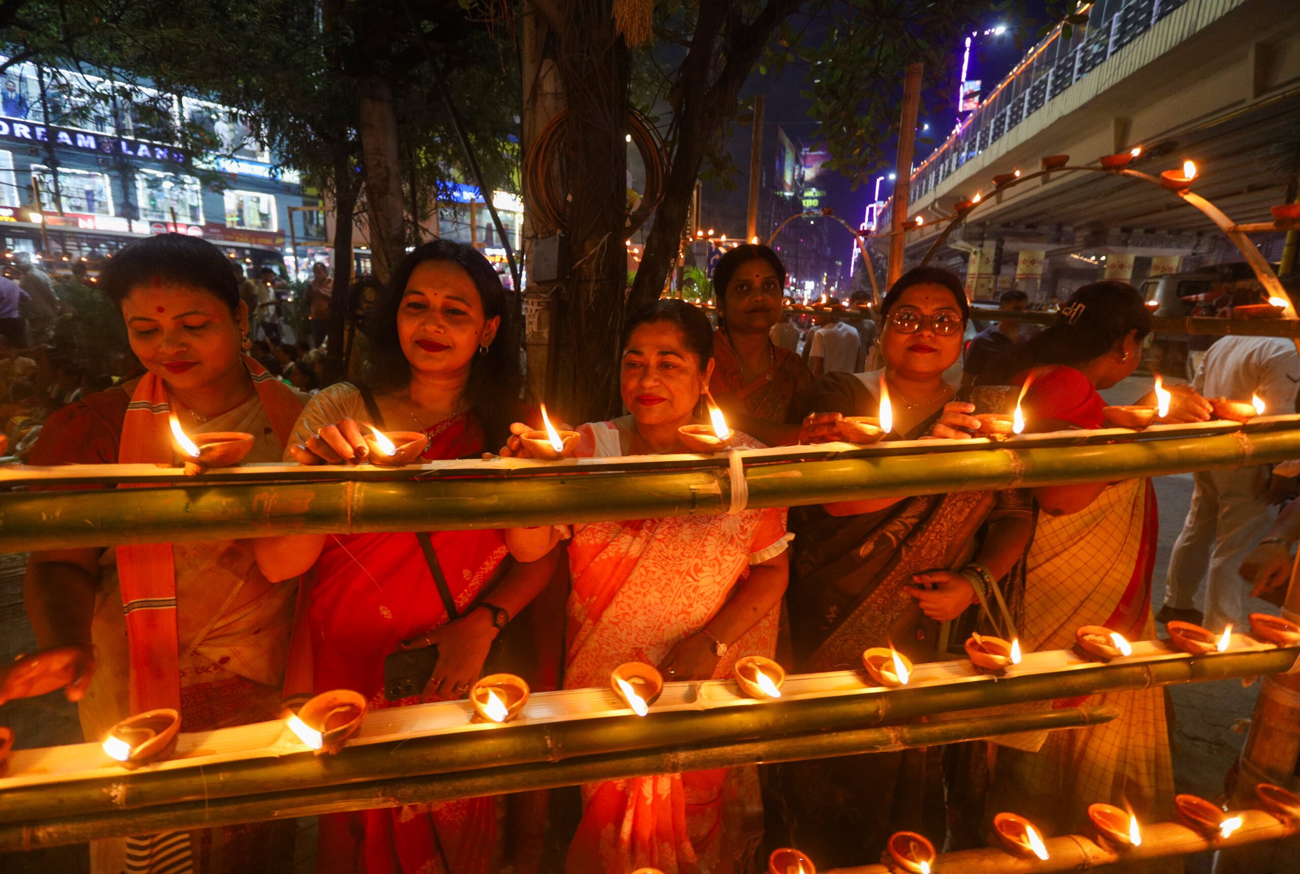 Guwahati: BJP workers light Aashirwad Ka Diya on PM’s birthday #Gallery Guwahati: BJP workers light Aashirwad Ka Diya on PM’s birthday #Gallery