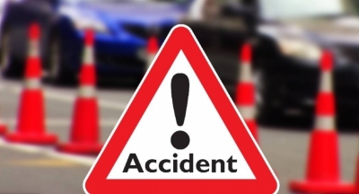 Eight labourers injured in Srinagar road accident Eight labourers injured in Srinagar road accident