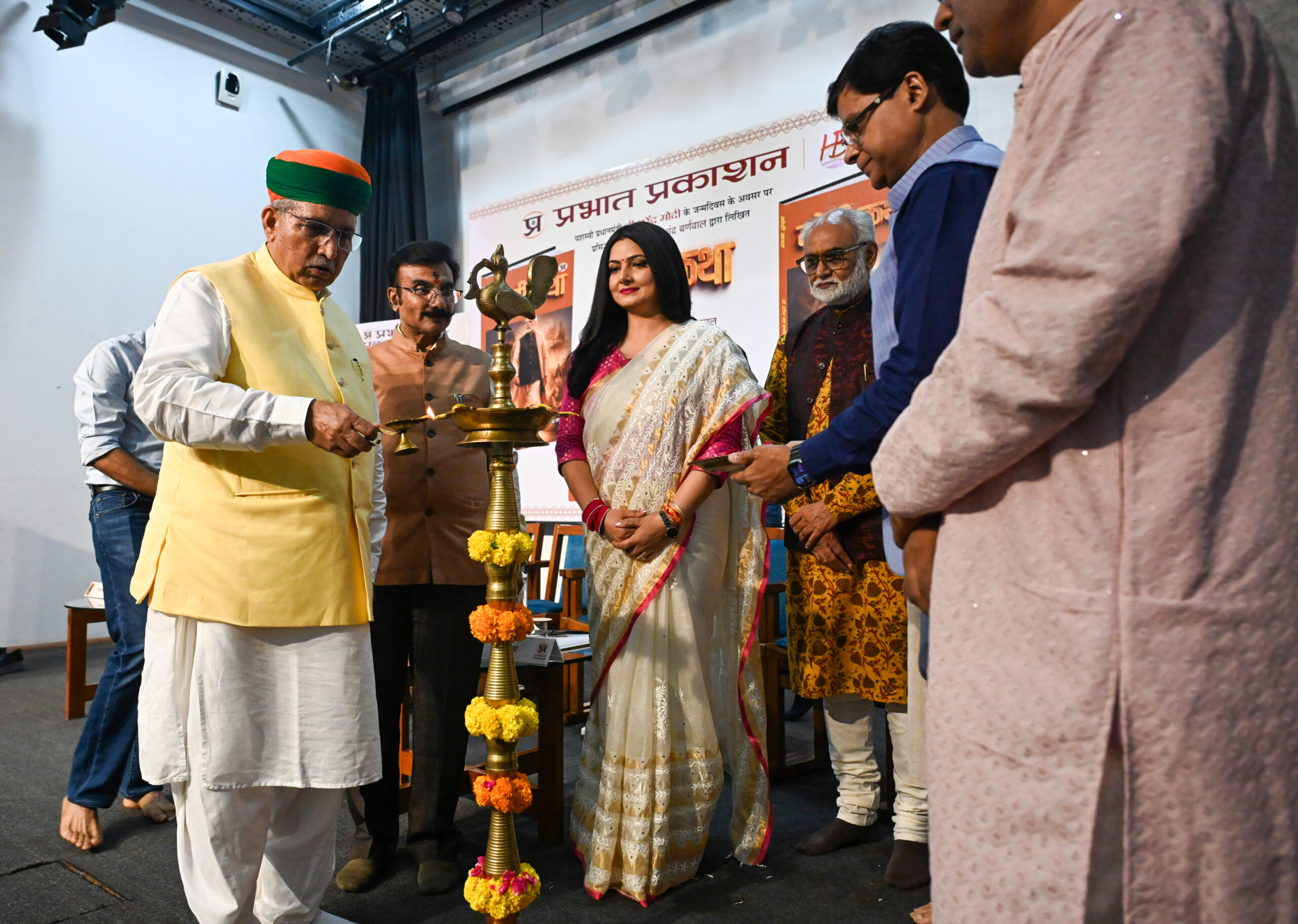 New Delhi: Arjun Ram Meghwal attends launch of ‘Modi Katha’ #Gallery New Delhi: Arjun Ram Meghwal attends launch of ‘Modi Katha’ #Gallery