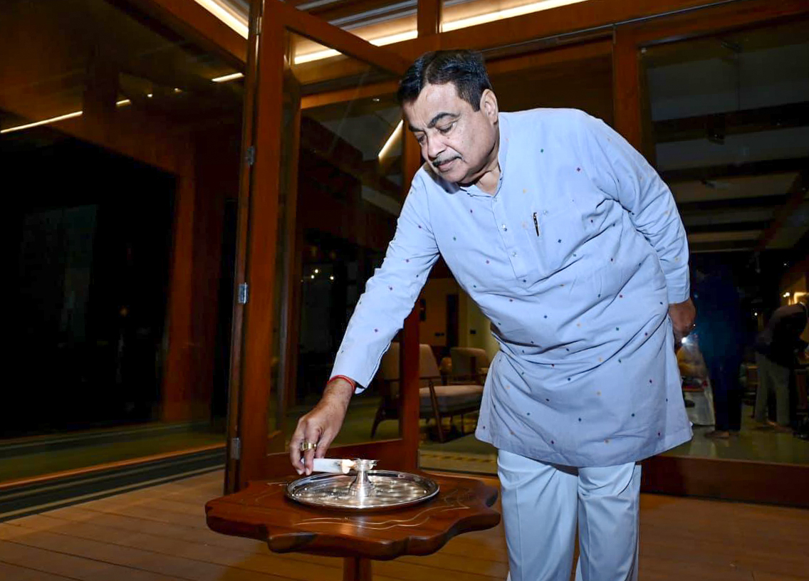 Nagpur: Nitin Gadkari lights diya on PM's birthday #Gallery Nagpur: Nitin Gadkari lights diya on PM's birthday #Gallery