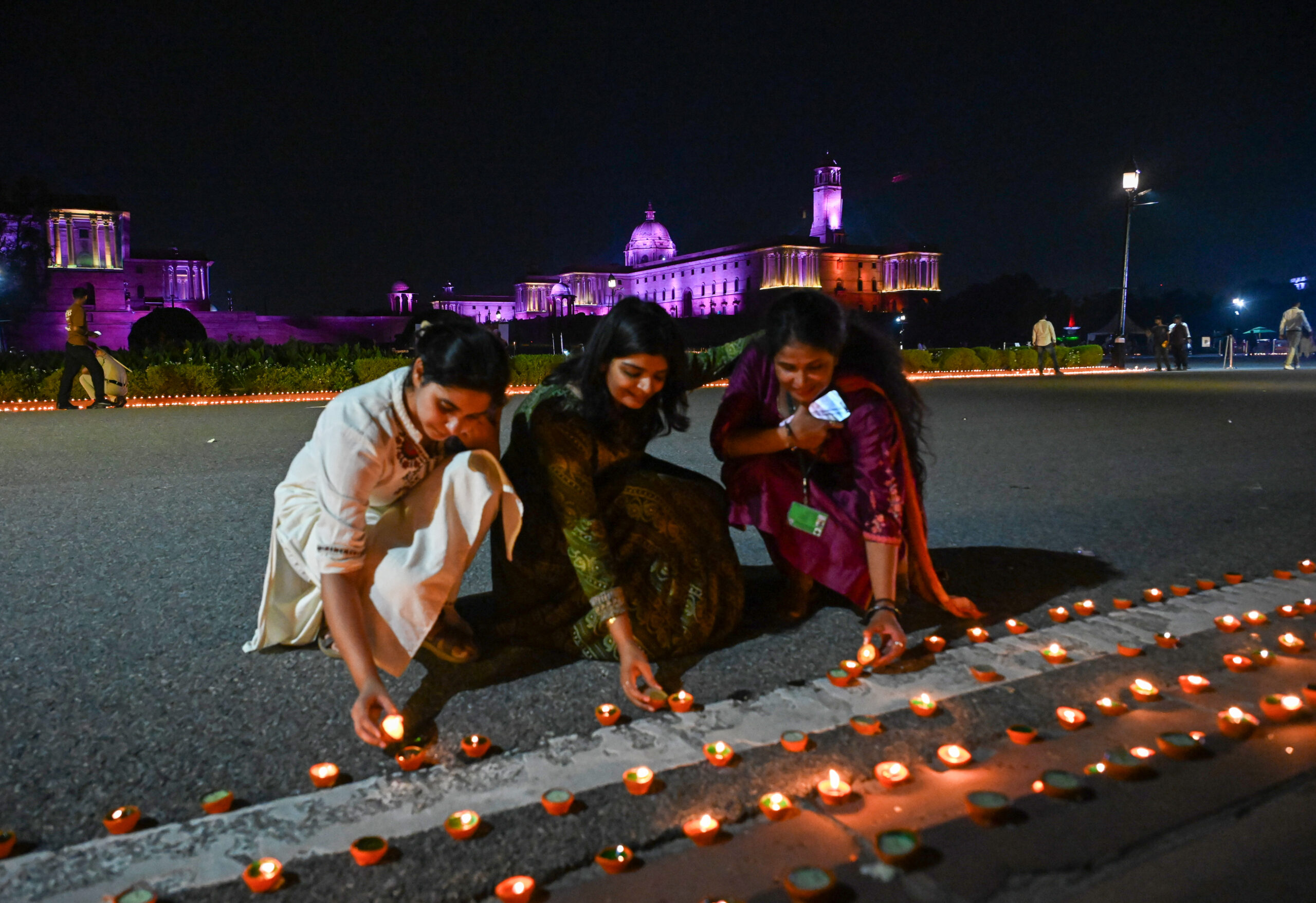 New Delhi: Mega diya lighting event on PM’s birthday #Gallery New Delhi: Mega diya lighting event on PM’s birthday #Gallery