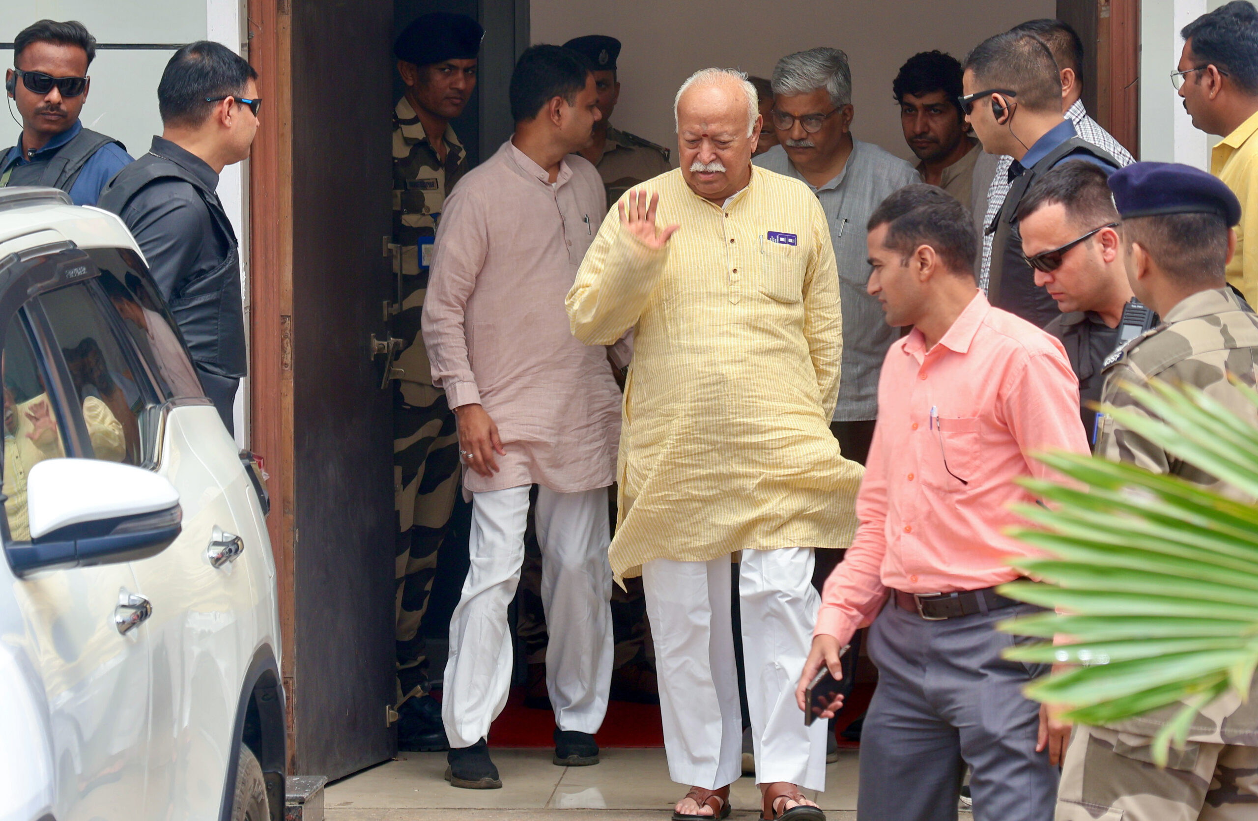 Indore: RSS chief Mohan Bhagwat Arrives #Gallery Indore: RSS chief Mohan Bhagwat Arrives #Gallery