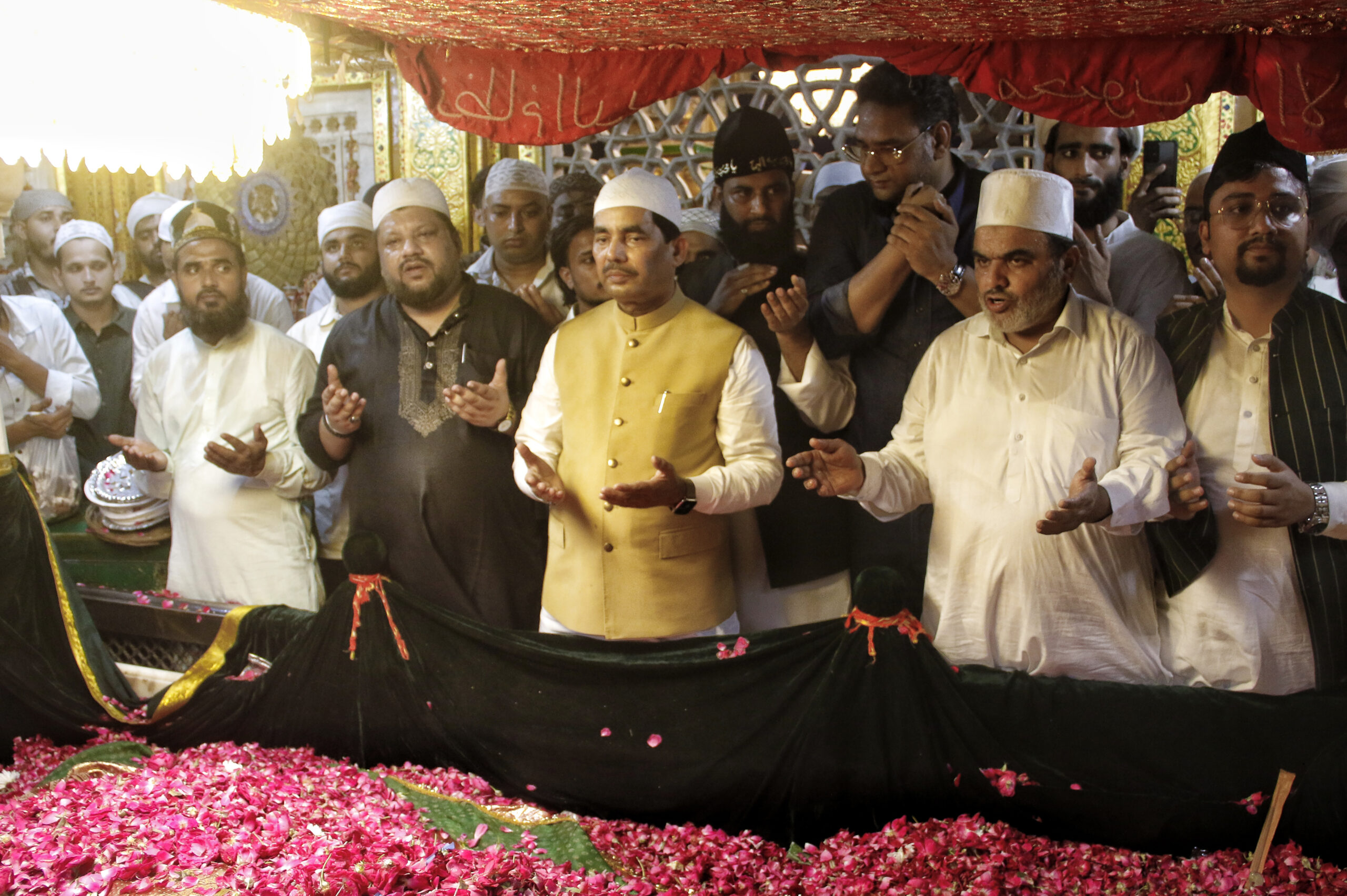 New Delhi: ‘Ashirwad Ka Diya’ at Nizamuddin Dargah #Gallery New Delhi: ‘Ashirwad Ka Diya’ at Nizamuddin Dargah #Gallery