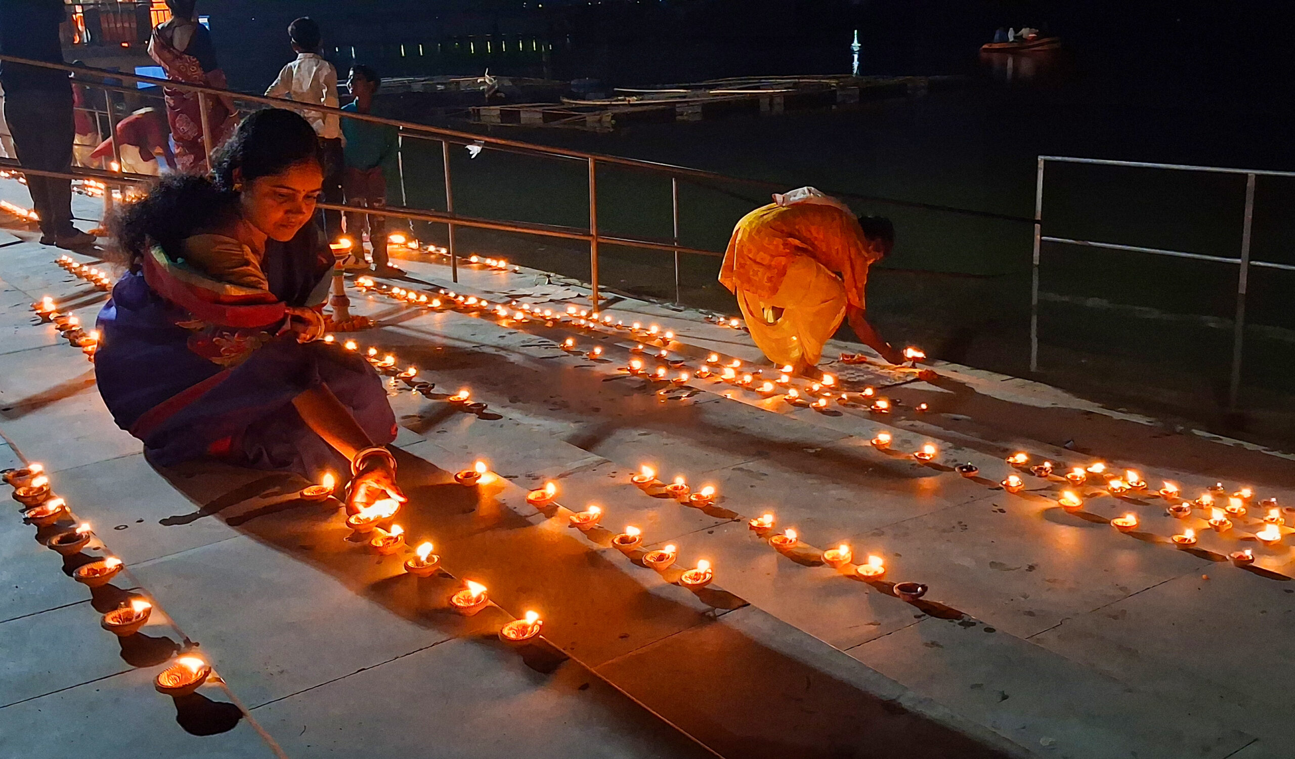 Paschim Medinipur: A woman lights an earthen lamp as part of the ‘Aashirwad Ka Diya’ initiative on the occasion of Prime Minister Narendra Modi’s 76th birthday and to mark 25 years of his public service at Gandhi Ghat on the banks of the Kansai River in Paschim Medinipur district, West Bengal, on Thursday, September 17, 2026. (Photo: IANS)