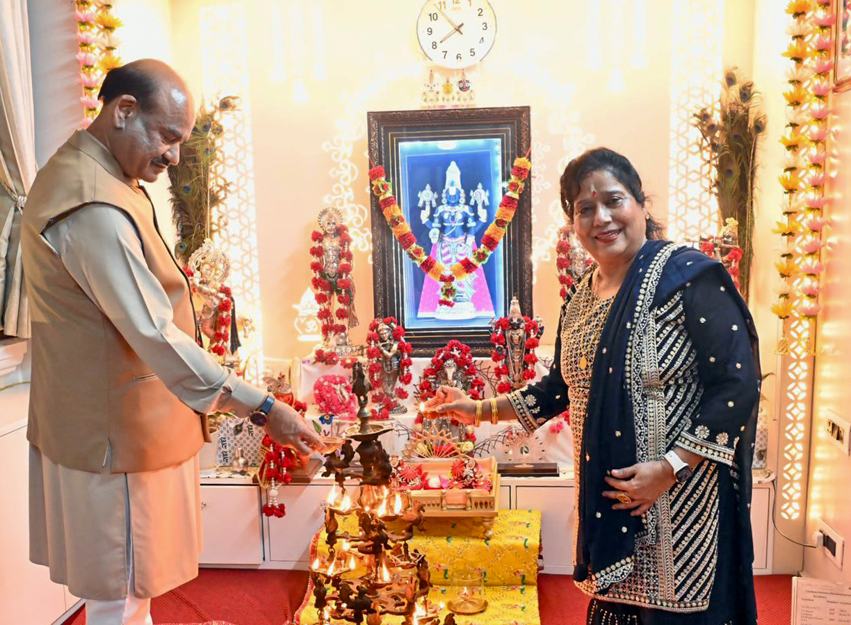 New Delhi: Om Birla lights ‘Aashirwad Ka Diya’ on PM Modi’s birthday #Gallery New Delhi: Om Birla lights ‘Aashirwad Ka Diya’ on PM Modi’s birthday #Gallery