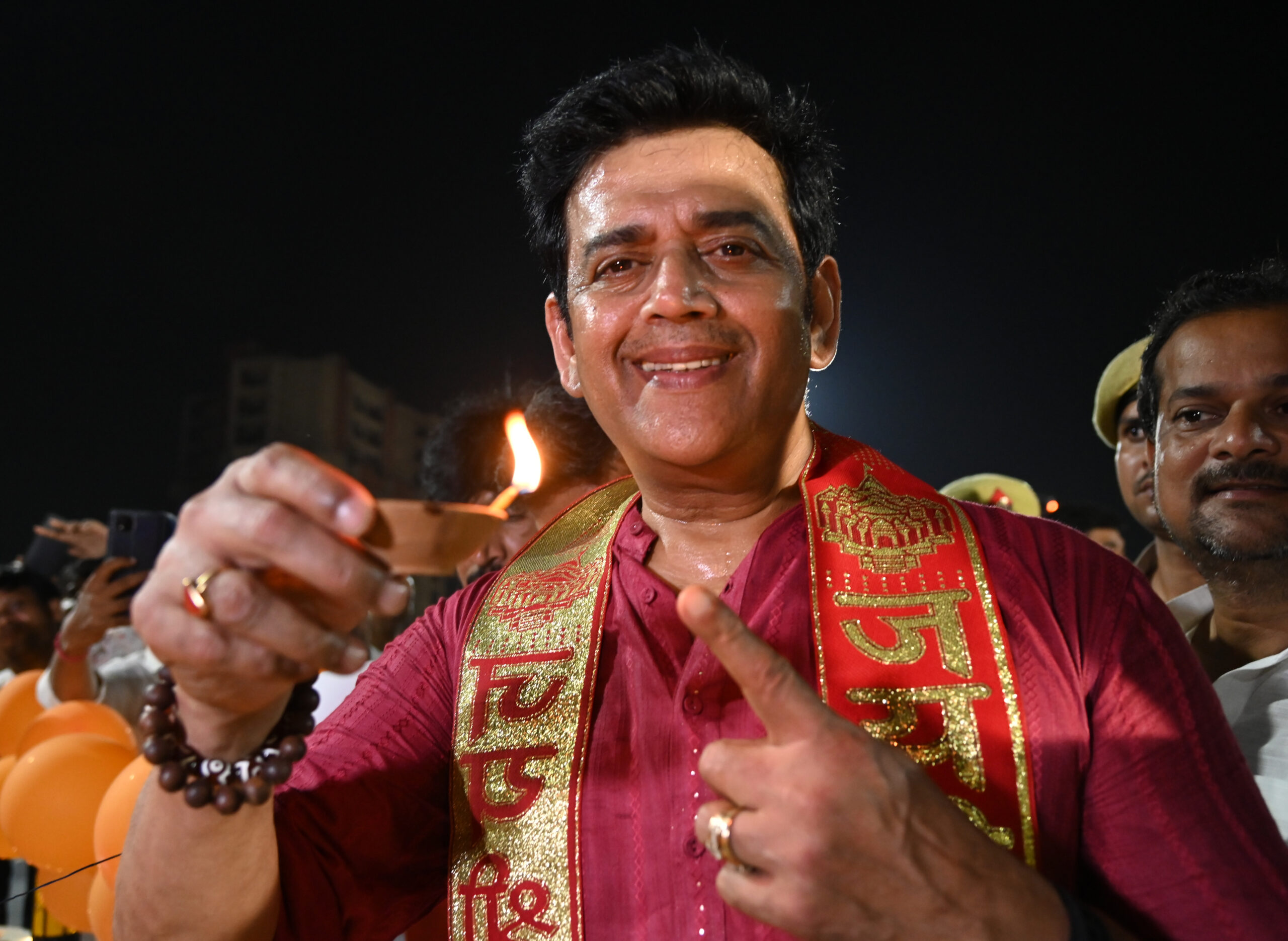 Gorakhpur: Ravi Kishan lights ‘Aashirwad Ka Diya’ #Gallery Gorakhpur: Ravi Kishan lights ‘Aashirwad Ka Diya’ #Gallery
