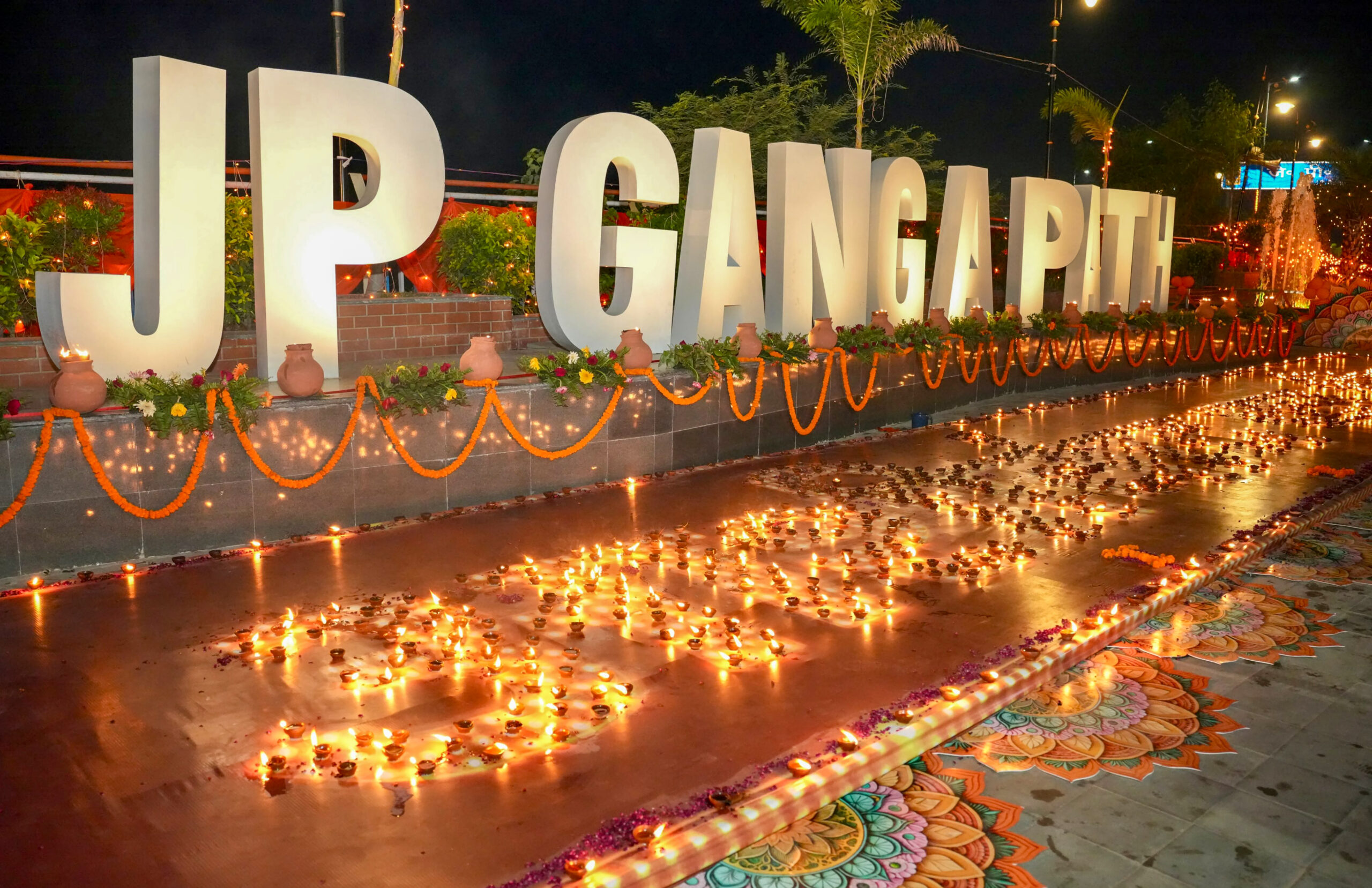 Patna: ‘Aashirwad Ka Diya’ event lit at JP Ganga Path #Gallery Patna: ‘Aashirwad Ka Diya’ event lit at JP Ganga Path #Gallery