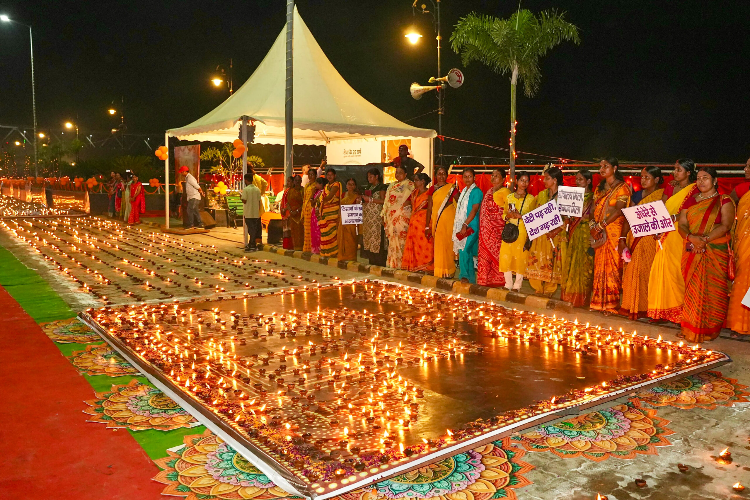 Patna: ‘Aashirwad Ka Diya’ event lit at JP Ganga Path #Gallery Patna: ‘Aashirwad Ka Diya’ event lit at JP Ganga Path #Gallery