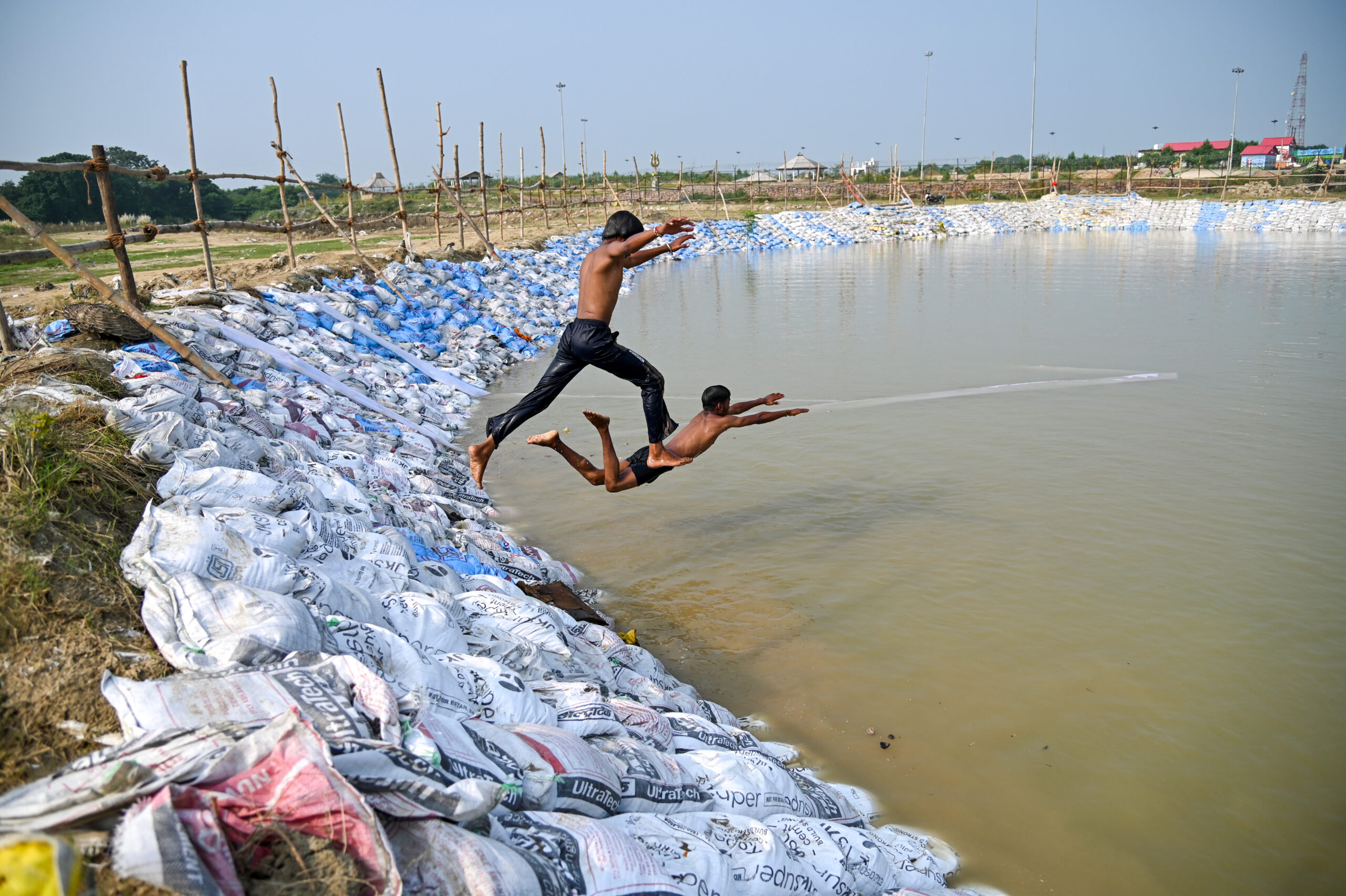 Gorakhpur: Boys jump into an artificial pond built by Gorakhpur Nagar Nigam for the eco-friendly immersion of idols of Lord Ganesha, near the Rapti River, in Gorakhpur, Uttar Pradesh, on Friday, September 18, 2026. (Photo: IANS)