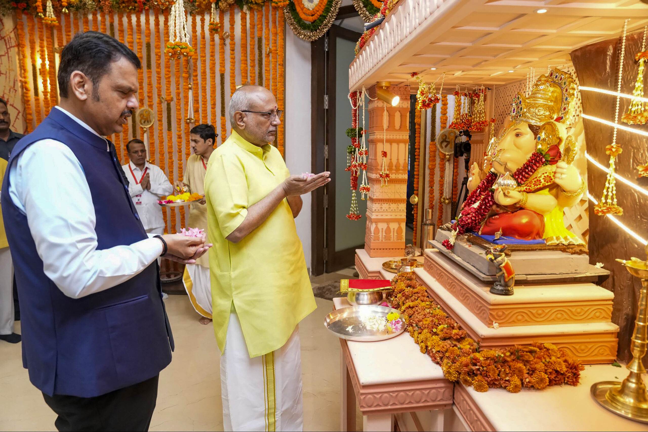 Mumbai: Vice President offers prayers at CM Fadnavis residence #Gallery Mumbai: Vice President offers prayers at CM Fadnavis residence #Gallery