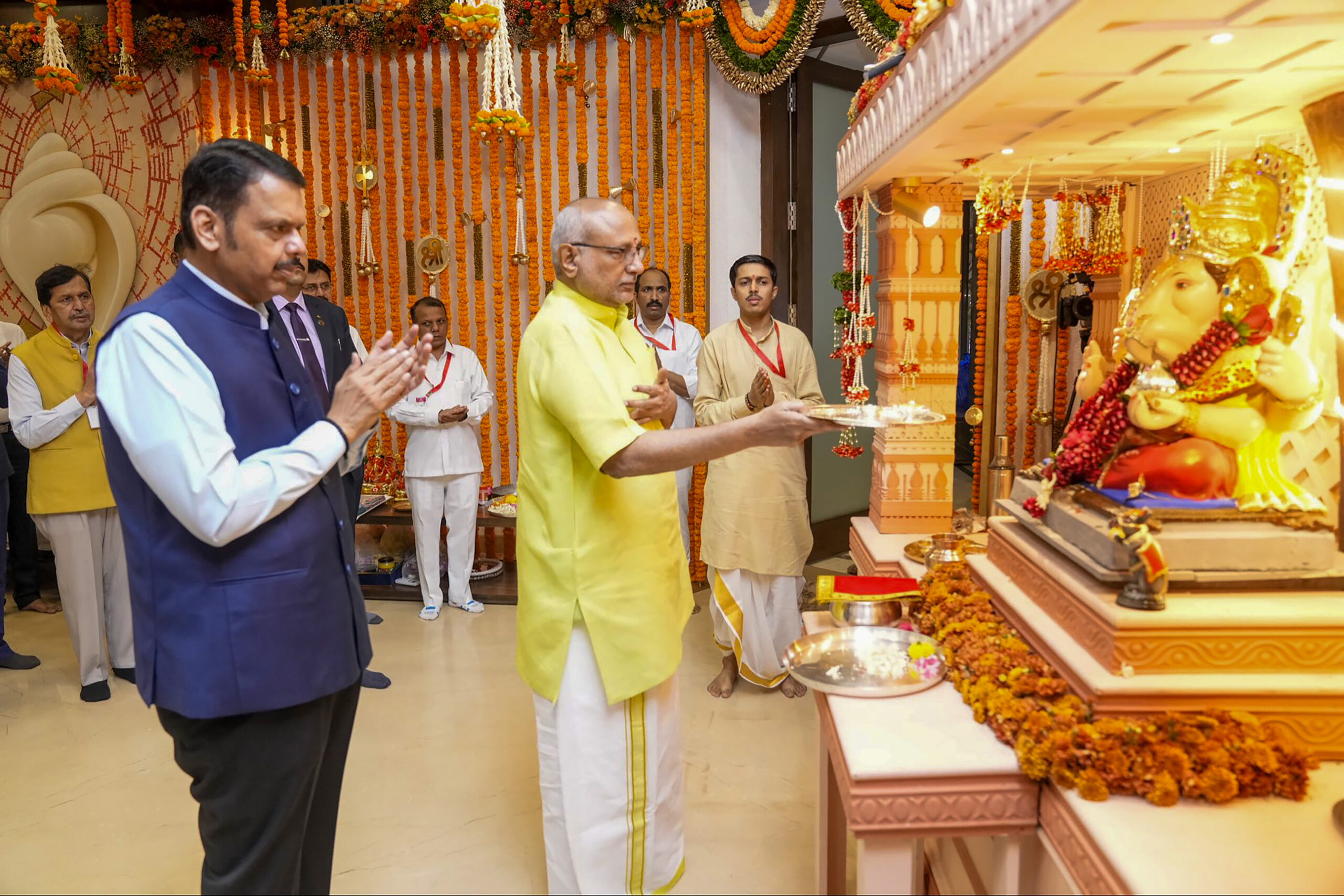 Mumbai: Vice President offers prayers at CM Fadnavis residence #Gallery Mumbai: Vice President offers prayers at CM Fadnavis residence #Gallery