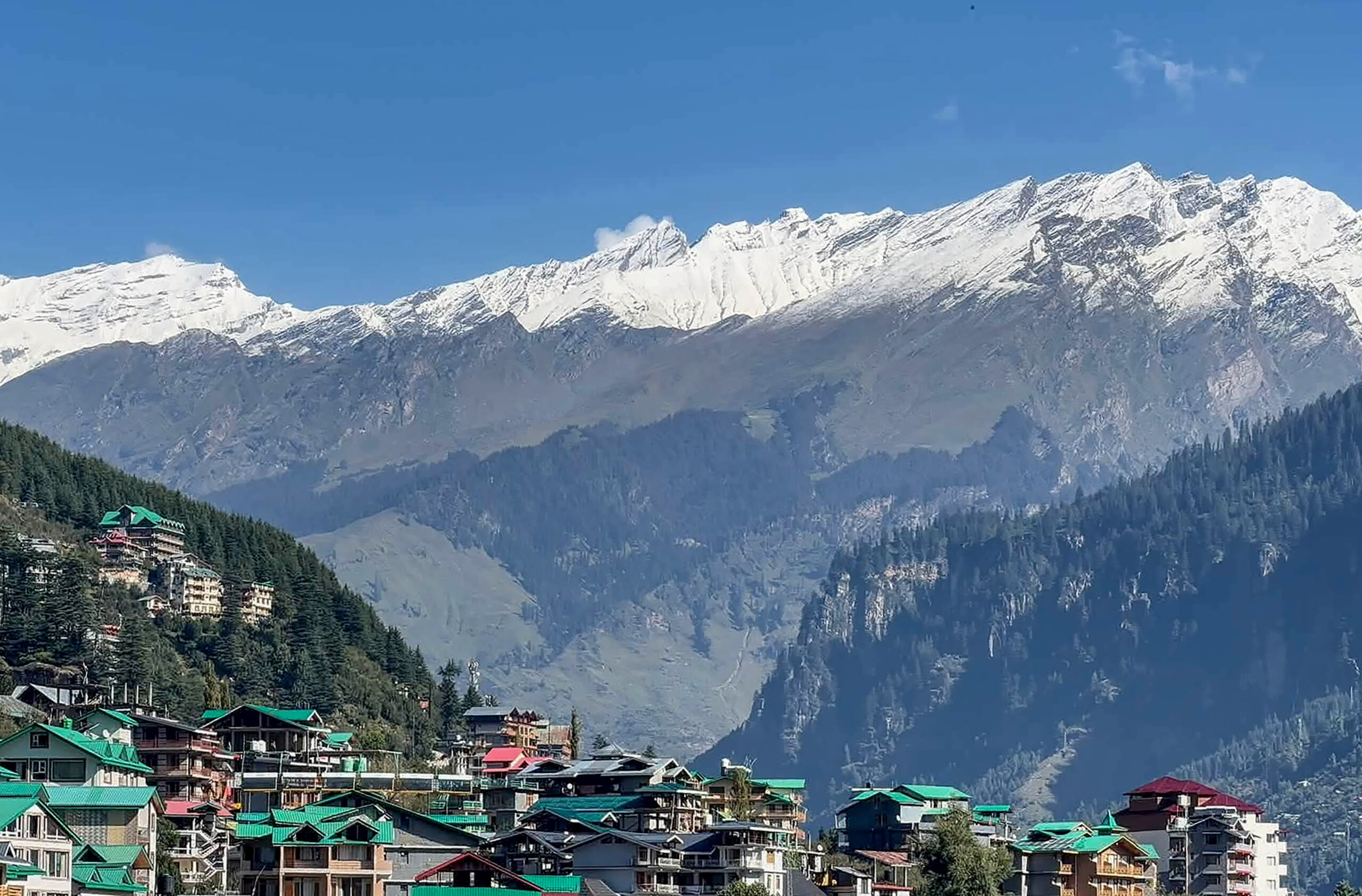 Manali: Snow covered mountains glisten in morning sunlight #Gallery Manali: Snow covered mountains glisten in morning sunlight #Gallery