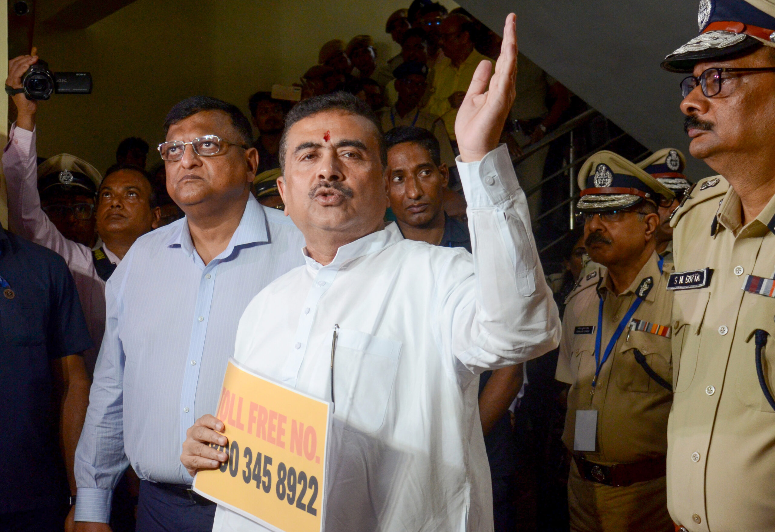 Kolkata: Suvendu Adhikari inaugurates new traffic control room #Gallery Kolkata: Suvendu Adhikari inaugurates new traffic control room #Gallery