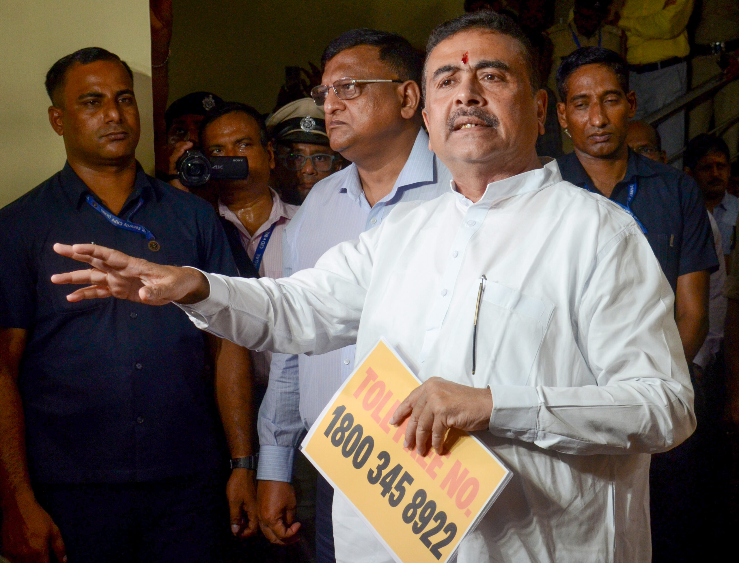 Kolkata: Suvendu Adhikari inaugurates new traffic control room #Gallery Kolkata: Suvendu Adhikari inaugurates new traffic control room #Gallery