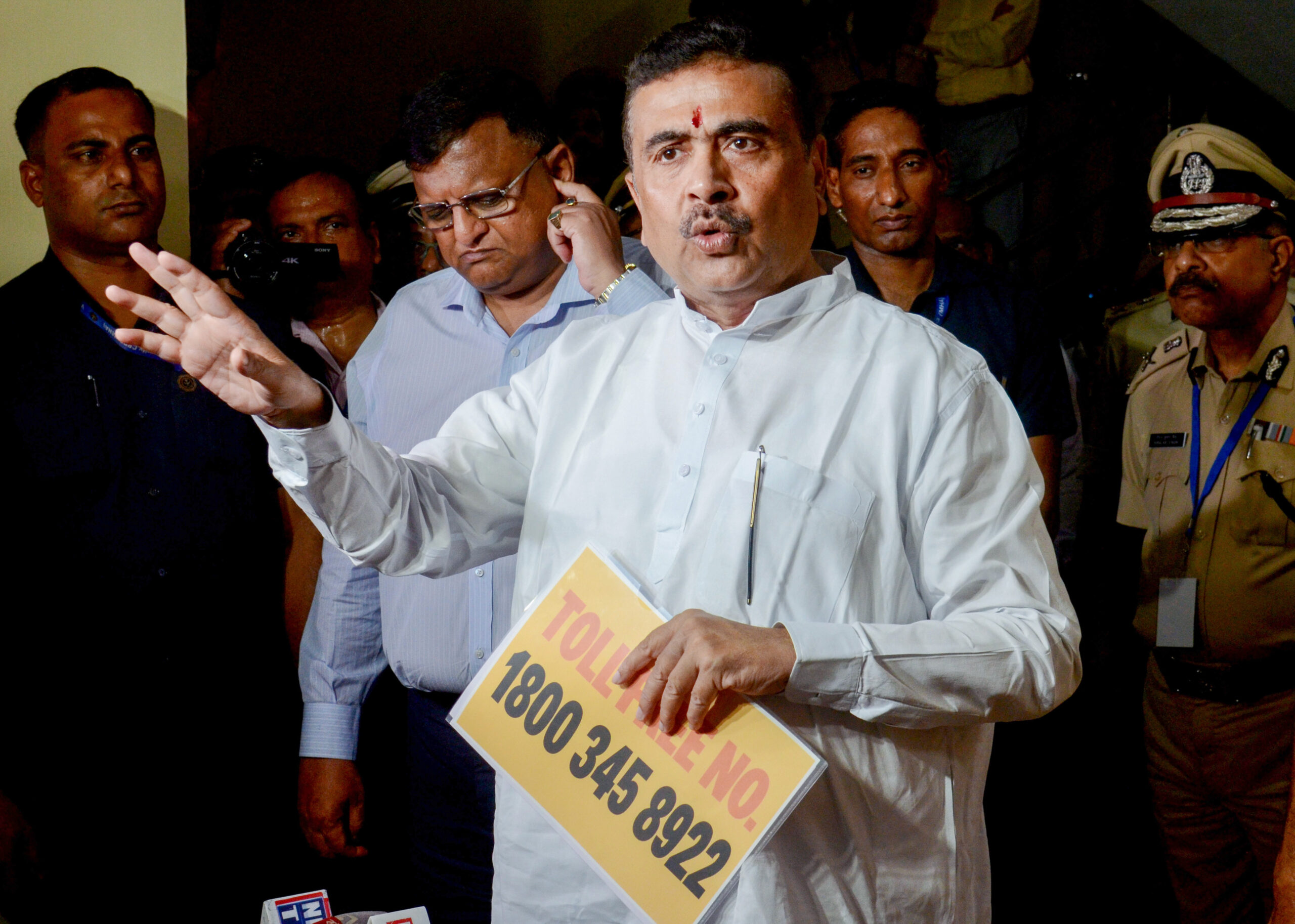 Kolkata: Suvendu Adhikari inaugurates new traffic control room #Gallery Kolkata: Suvendu Adhikari inaugurates new traffic control room #Gallery