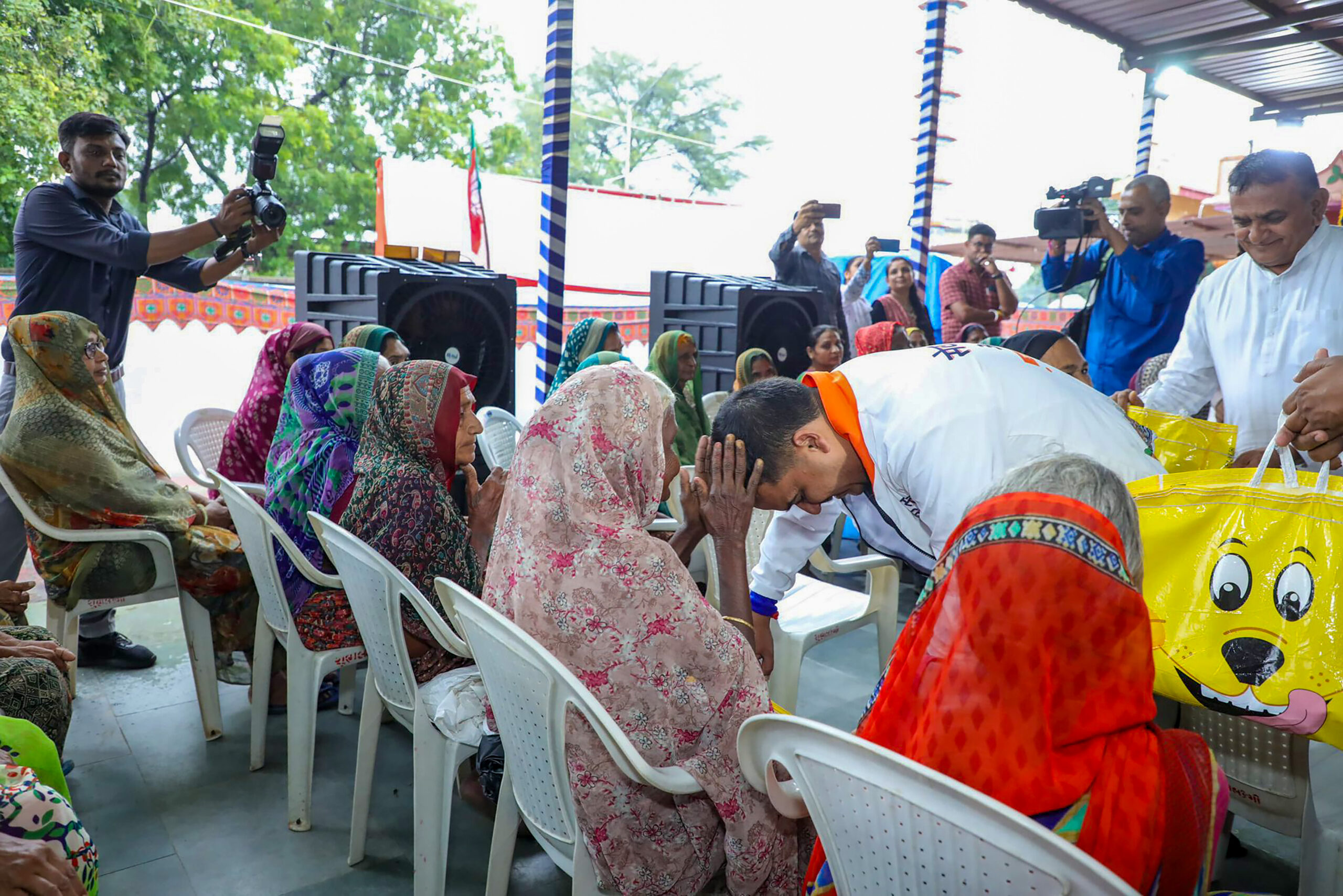 Ahmedabad: Harsh Sanghavi distributes kits #Gallery Ahmedabad: Harsh Sanghavi distributes kits #Gallery