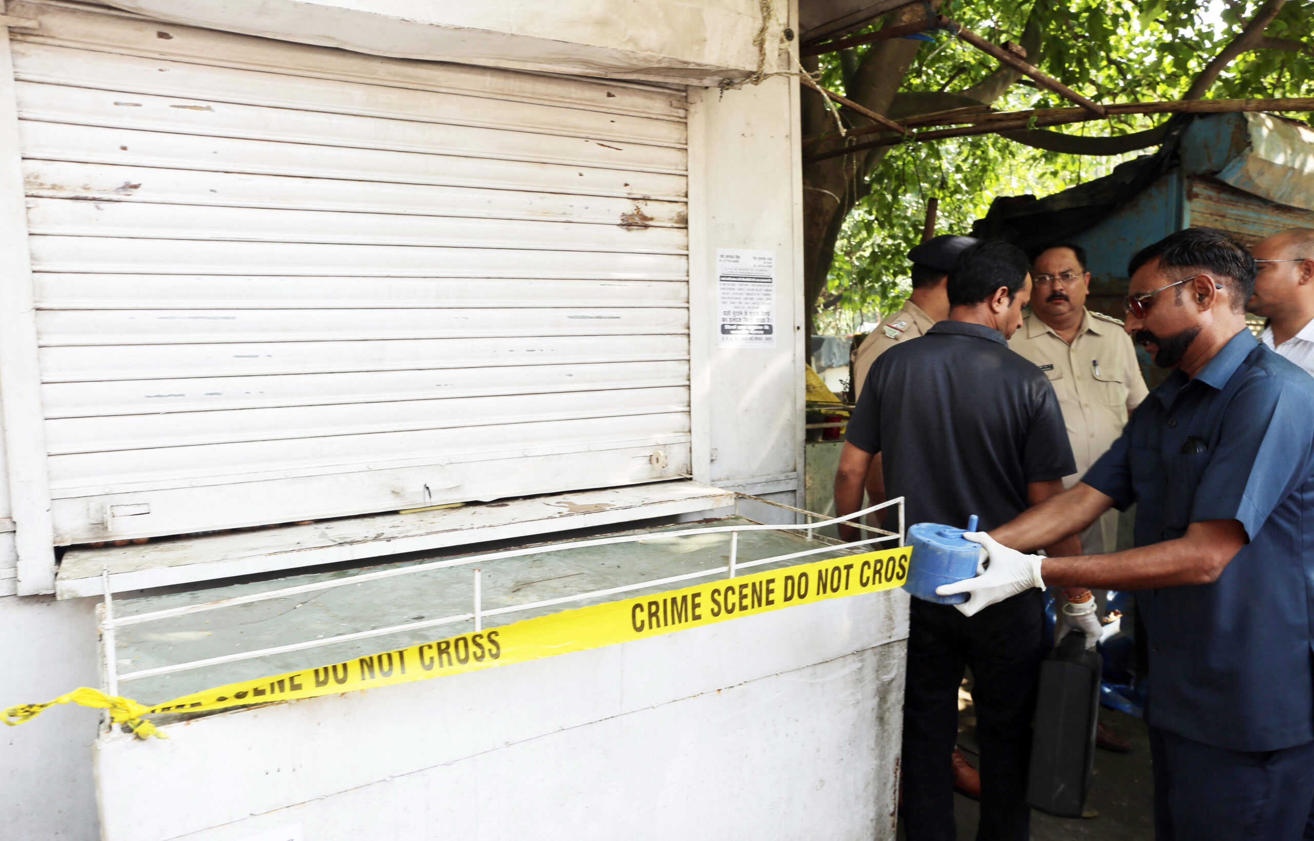Haridwar: Police inspect tea stall after Surendra Koli’s death #Gallery Haridwar: Police inspect tea stall after Surendra Koli’s death #Gallery