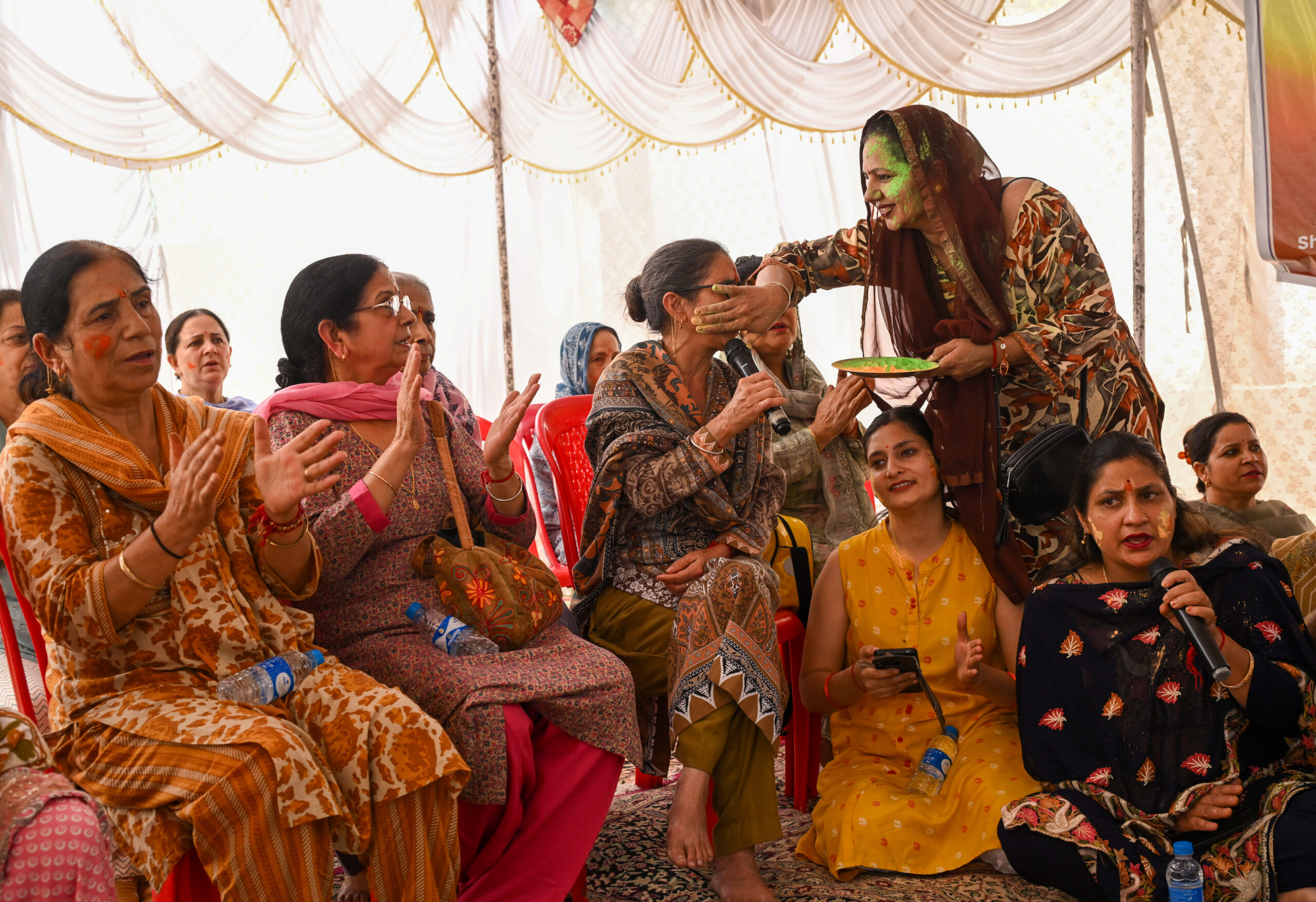 Srinagar: Kashmiri Pandits participate in Ganesh Visarja #Gallery Srinagar: Kashmiri Pandits participate in Ganesh Visarja #Gallery