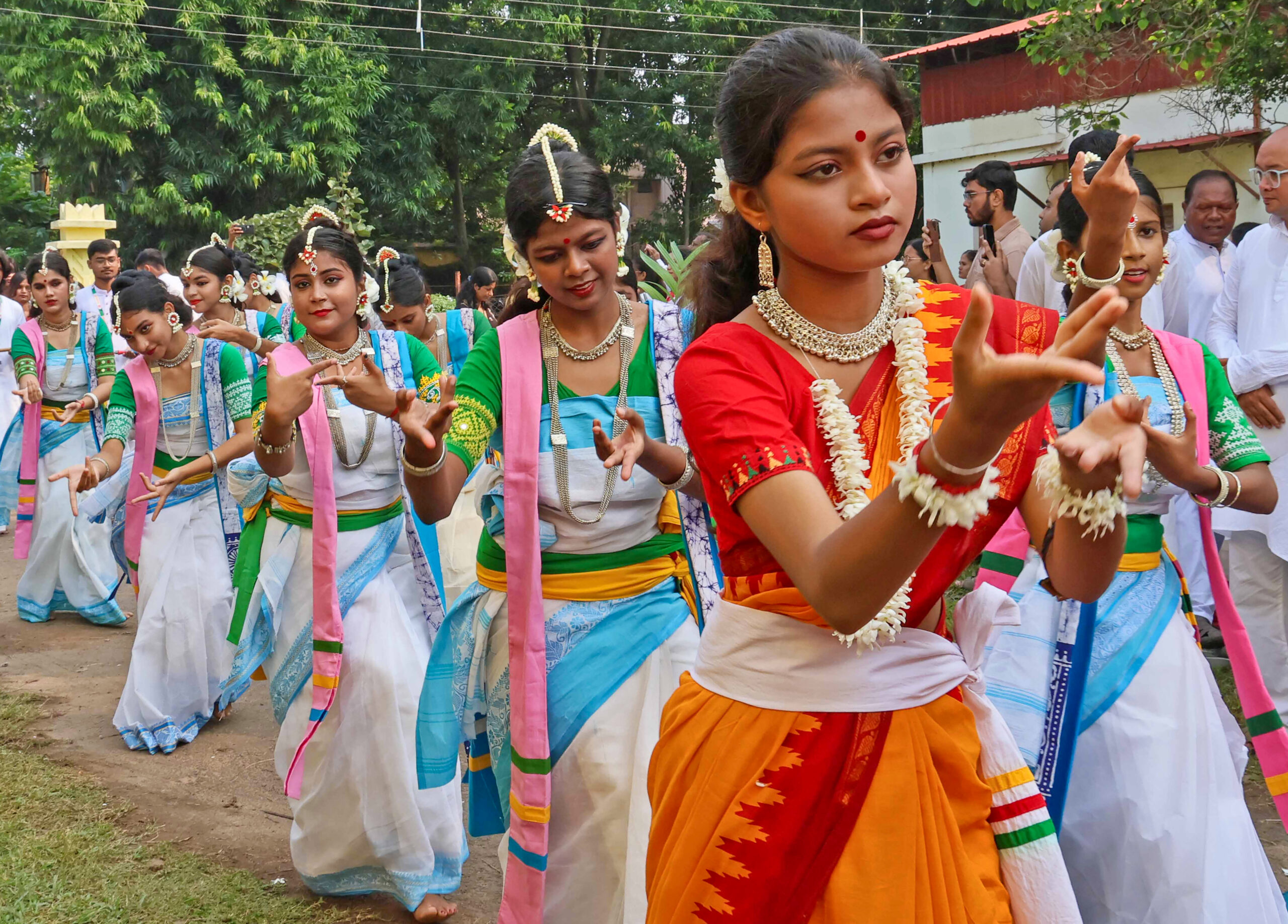 Birbhum: Visva Bharati students dance during Silpa Utsav #Gallery Birbhum: Visva Bharati students dance during Silpa Utsav #Gallery
