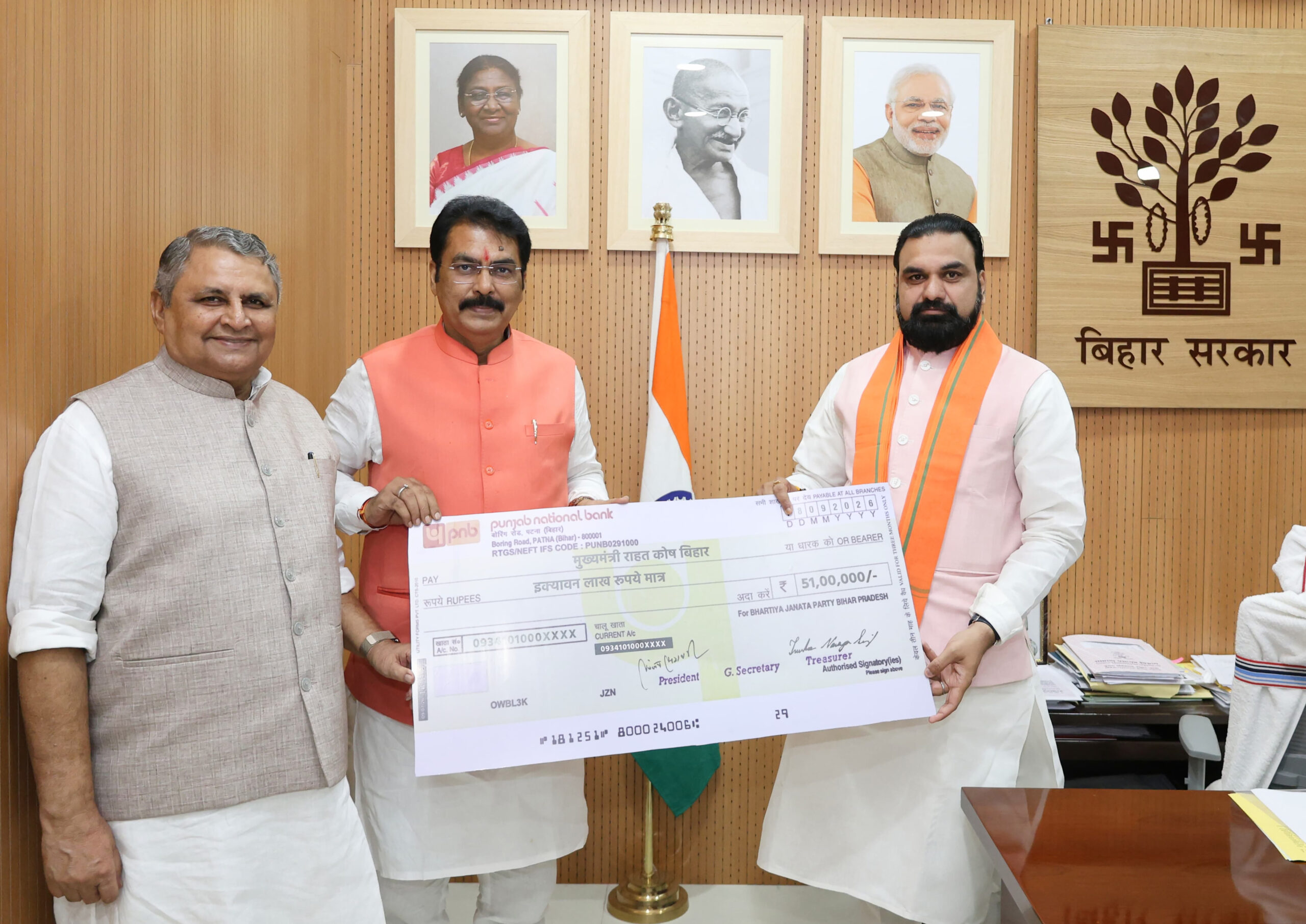 Patna: Sanjay Saraogi hands over ₹51 lakh for Bihar flood relief #Gallery Patna: Sanjay Saraogi hands over ₹51 lakh for Bihar flood relief #Gallery