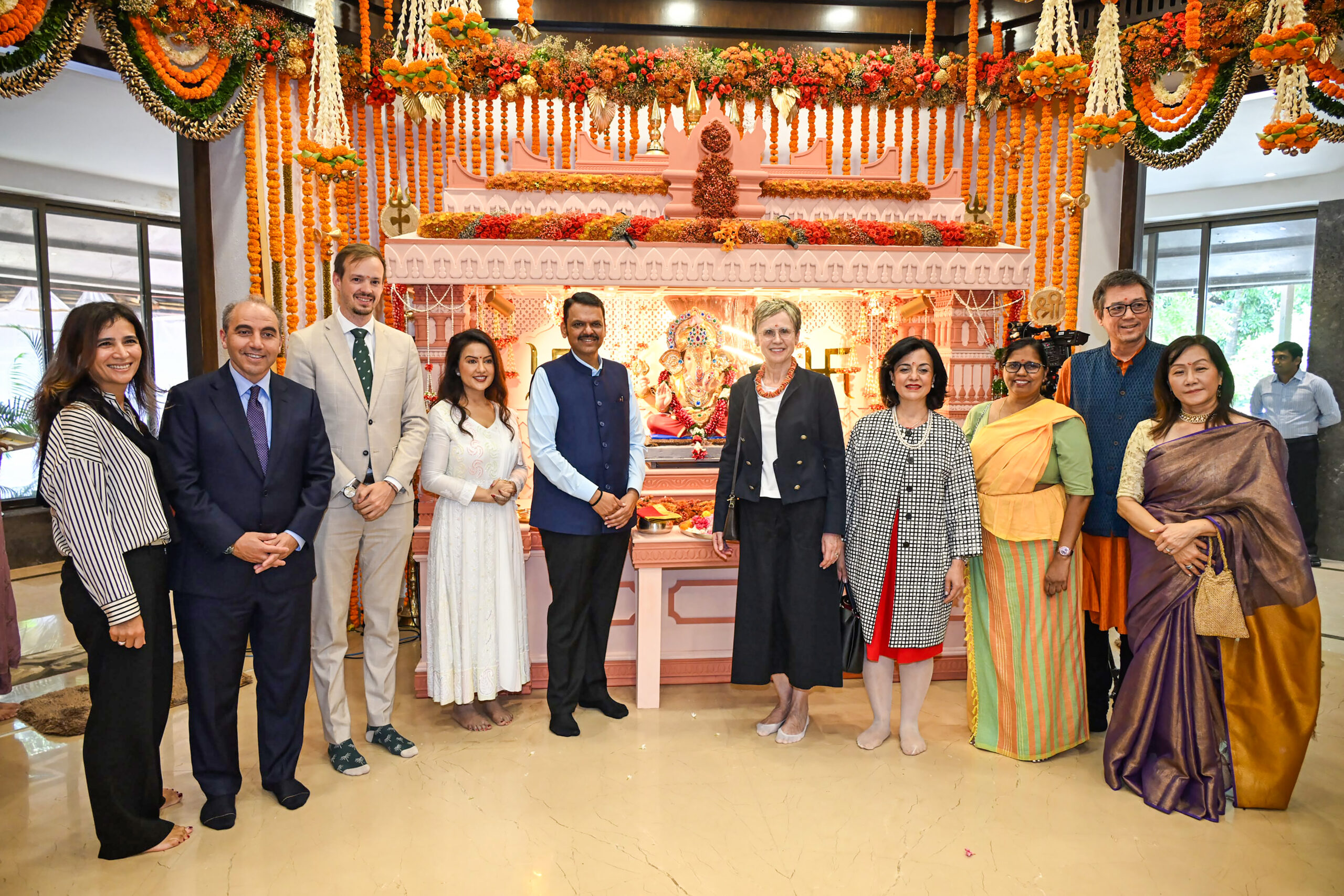 Mumbai: CM Fadnavis hosts Consuls General for Ganesh Utsav #Gallery Mumbai: CM Fadnavis hosts Consuls General for Ganesh Utsav #Gallery