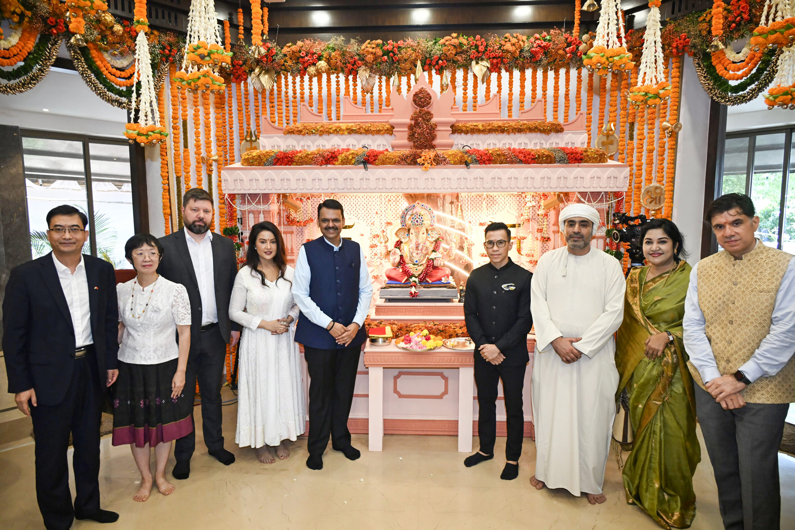 Mumbai: CM Fadnavis hosts Consuls General for Ganesh Utsav #Gallery Mumbai: CM Fadnavis hosts Consuls General for Ganesh Utsav #Gallery