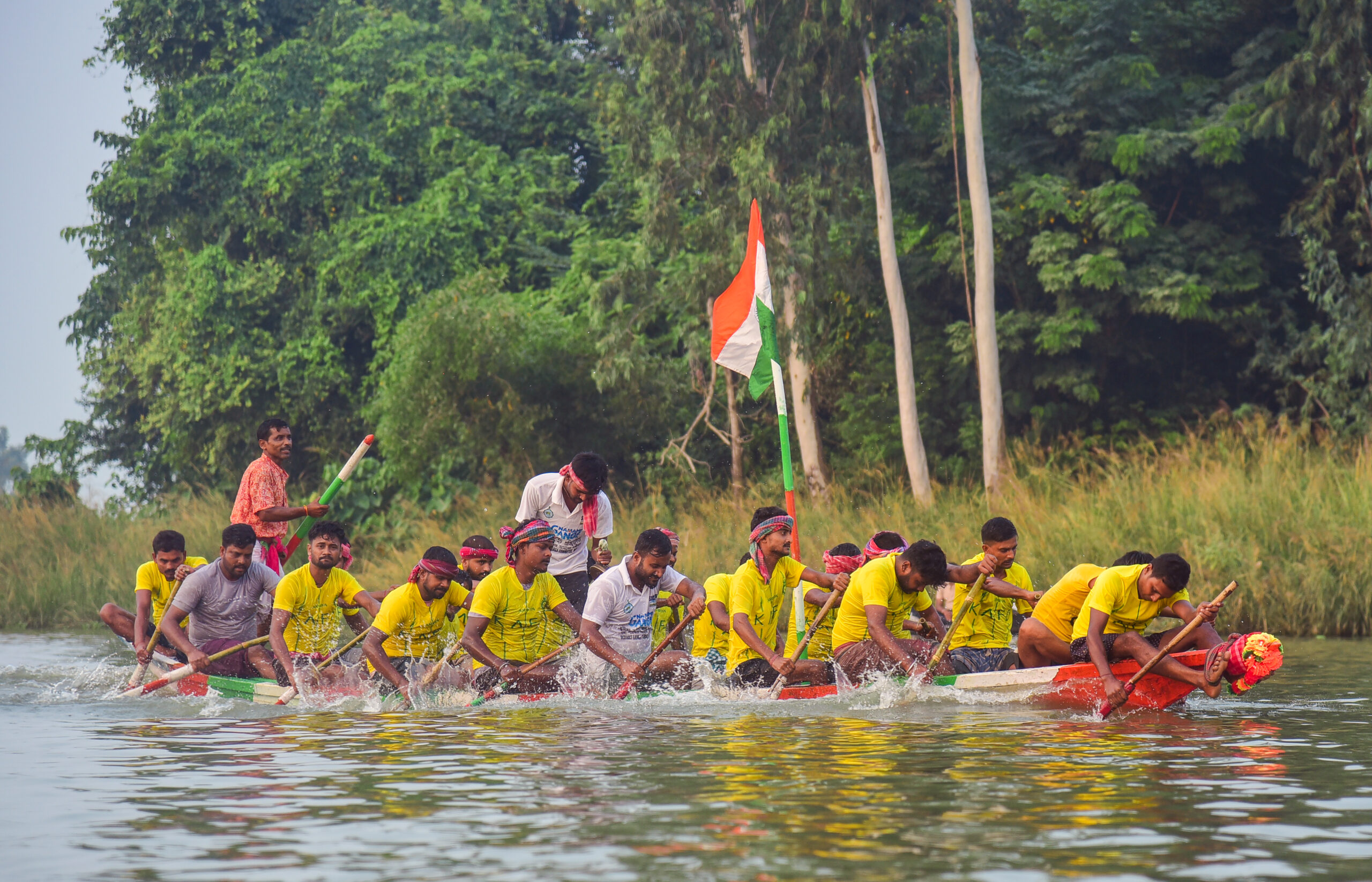 Malda: Traditional boat race held on Tangan River #Gallery Malda: Traditional boat race held on Tangan River #Gallery