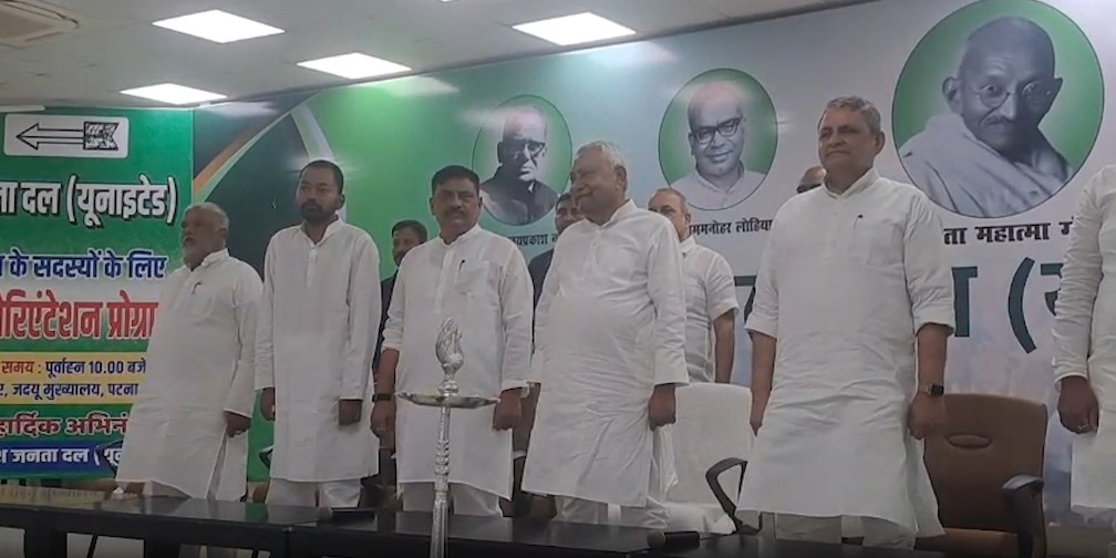 Nitish Kumar chairs JD(U) legislators' orientation programme in Patna Nitish Kumar chairs JD(U) legislators' orientation programme in Patna