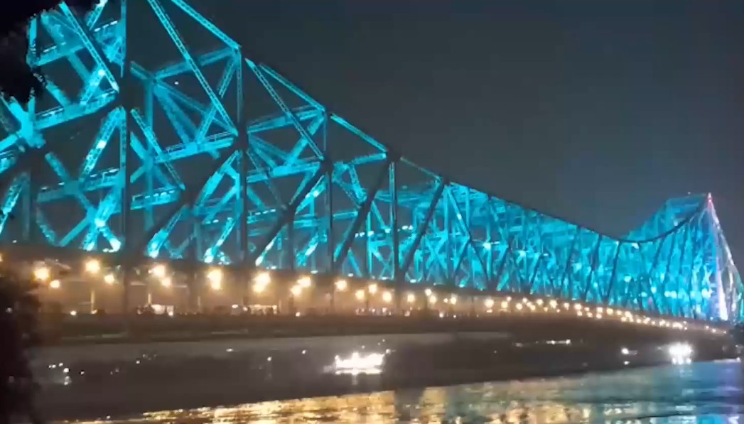 Bengal: Iconic Howrah Bridge illuminated with dynamic architectural lighting Bengal: Iconic Howrah Bridge illuminated with dynamic architectural lighting