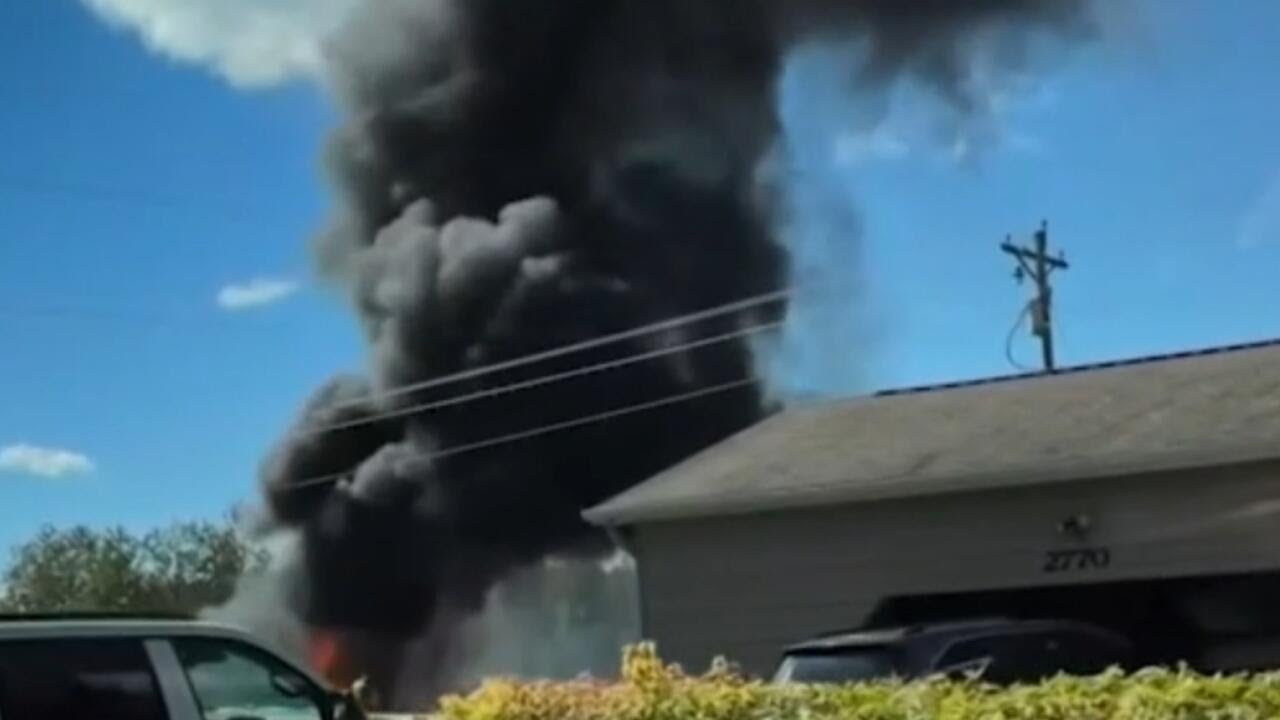 Audio captures moments before F-16 pilot ejects ahead of fiery Michigan crash (Video) Audio captures moments before F-16 pilot ejects ahead of fiery Michigan crash (Video)