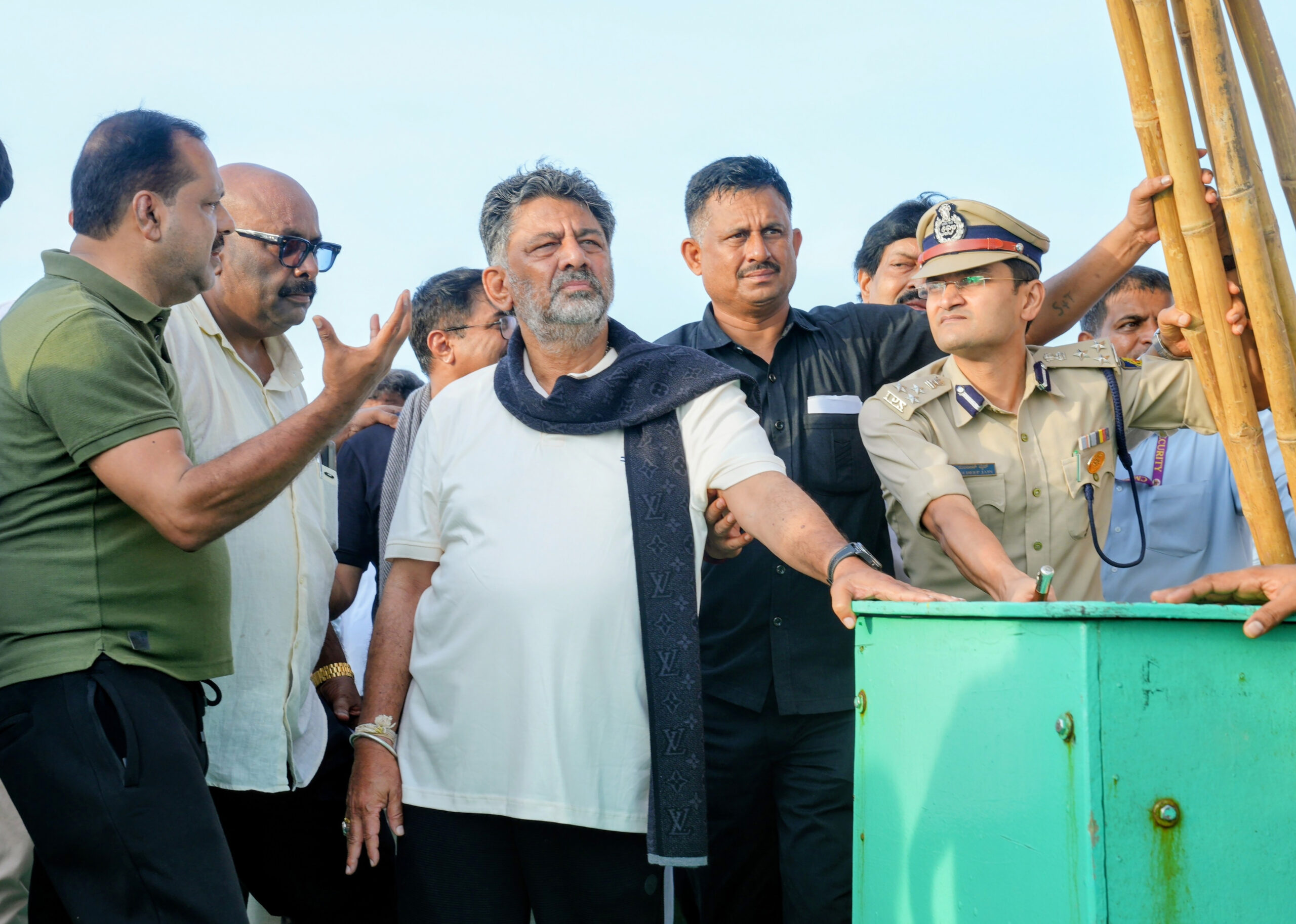 Mangaluru: DK Shivakumar inspects fishing harbour #Gallery Mangaluru: DK Shivakumar inspects fishing harbour #Gallery