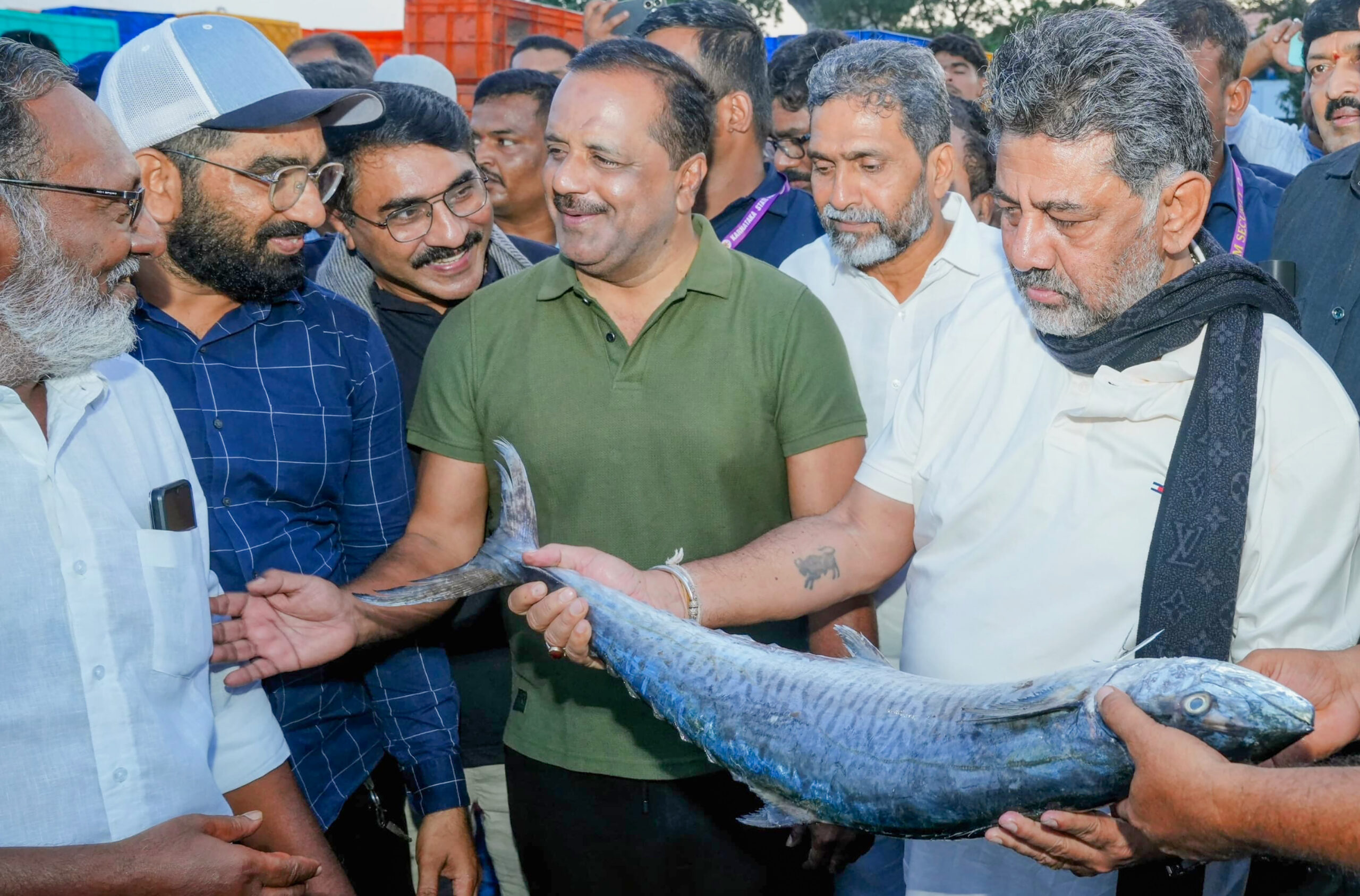 Mangaluru: DK Shivakumar inspects fishing harbour #Gallery Mangaluru: DK Shivakumar inspects fishing harbour #Gallery