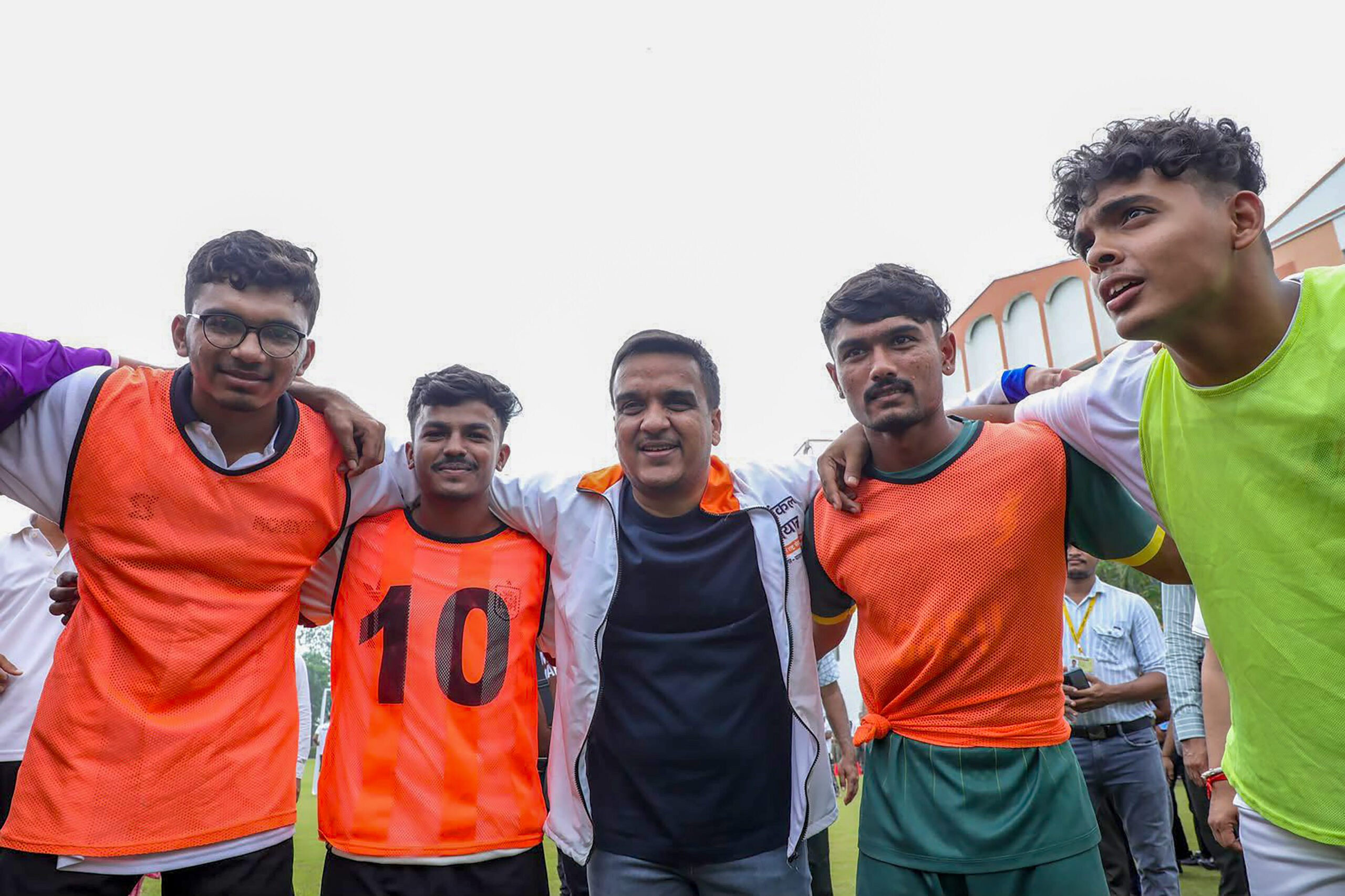Vadodara: Harsh Sanghavi interacts with students #Gallery Vadodara: Harsh Sanghavi interacts with students #Gallery