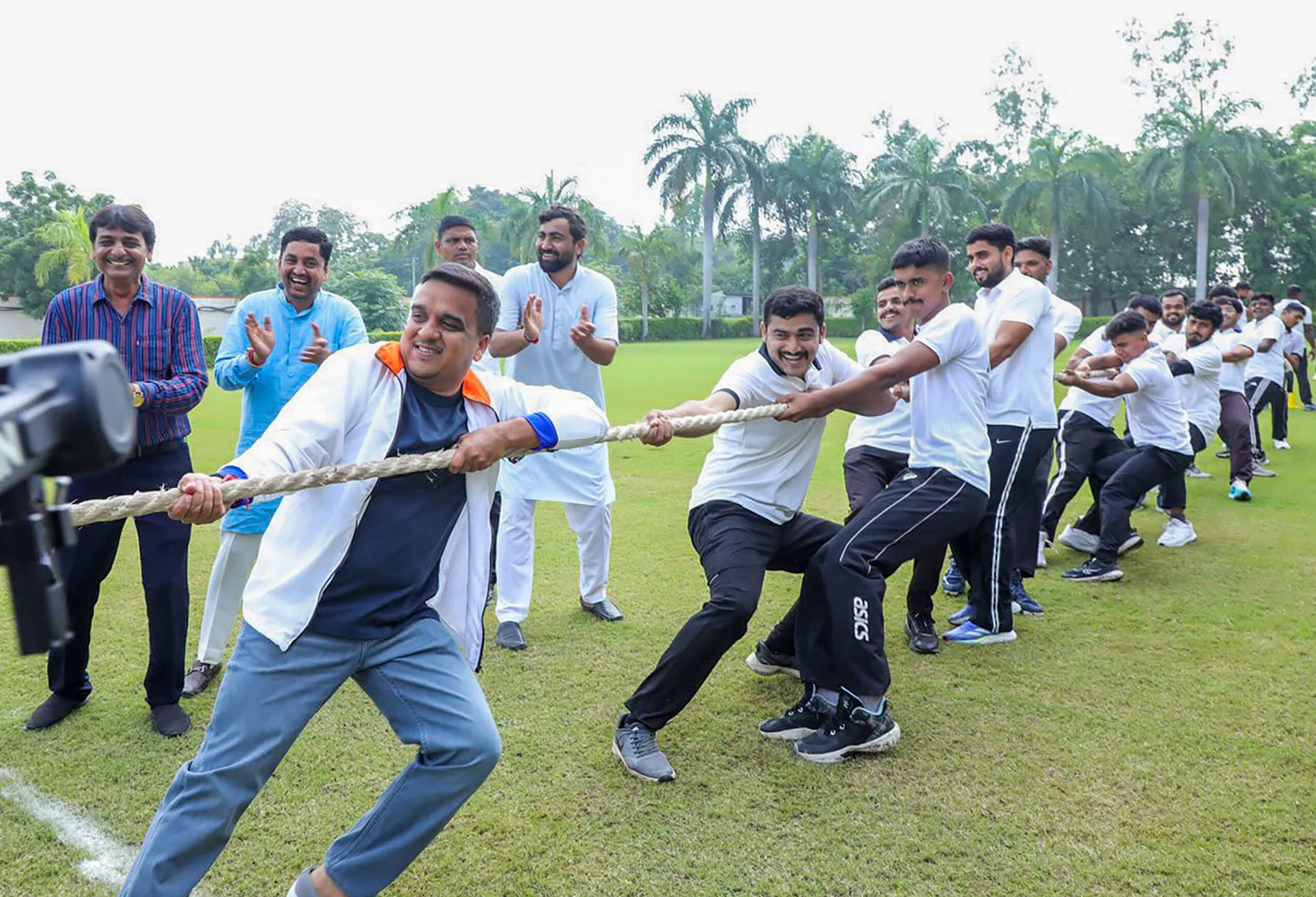Vadodara: Harsh Sanghavi interacts with students #Gallery Vadodara: Harsh Sanghavi interacts with students #Gallery