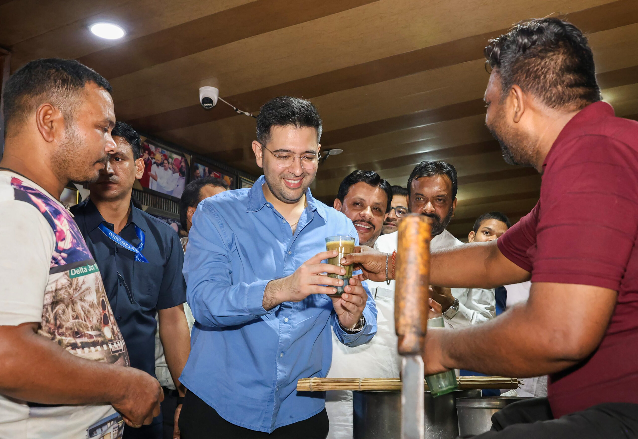 Amritsar: Raghav Chadha visits Giani Tea Stall #Gallery Amritsar: Raghav Chadha visits Giani Tea Stall #Gallery