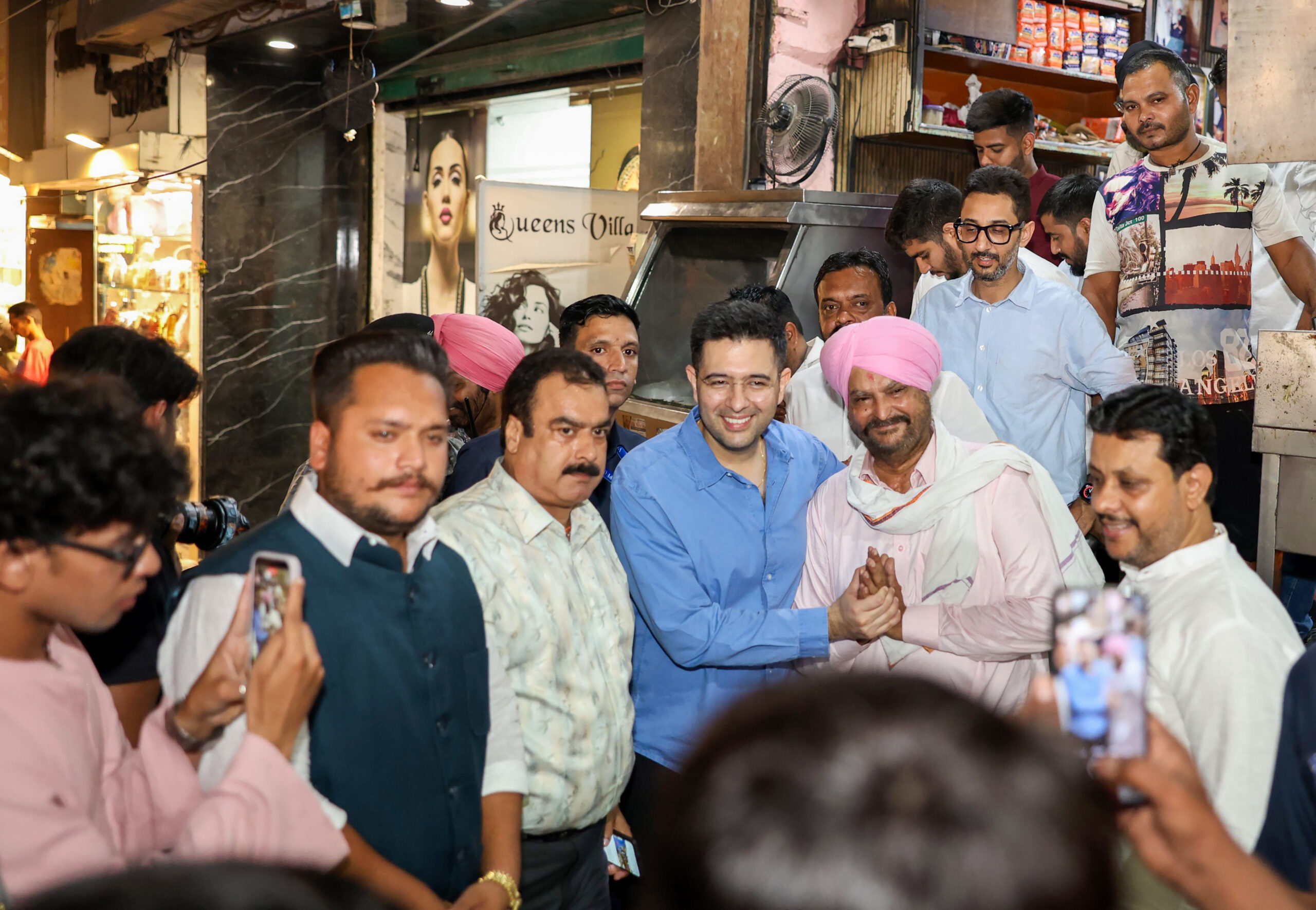 Amritsar: Raghav Chadha visits Giani Tea Stall #Gallery Amritsar: Raghav Chadha visits Giani Tea Stall #Gallery