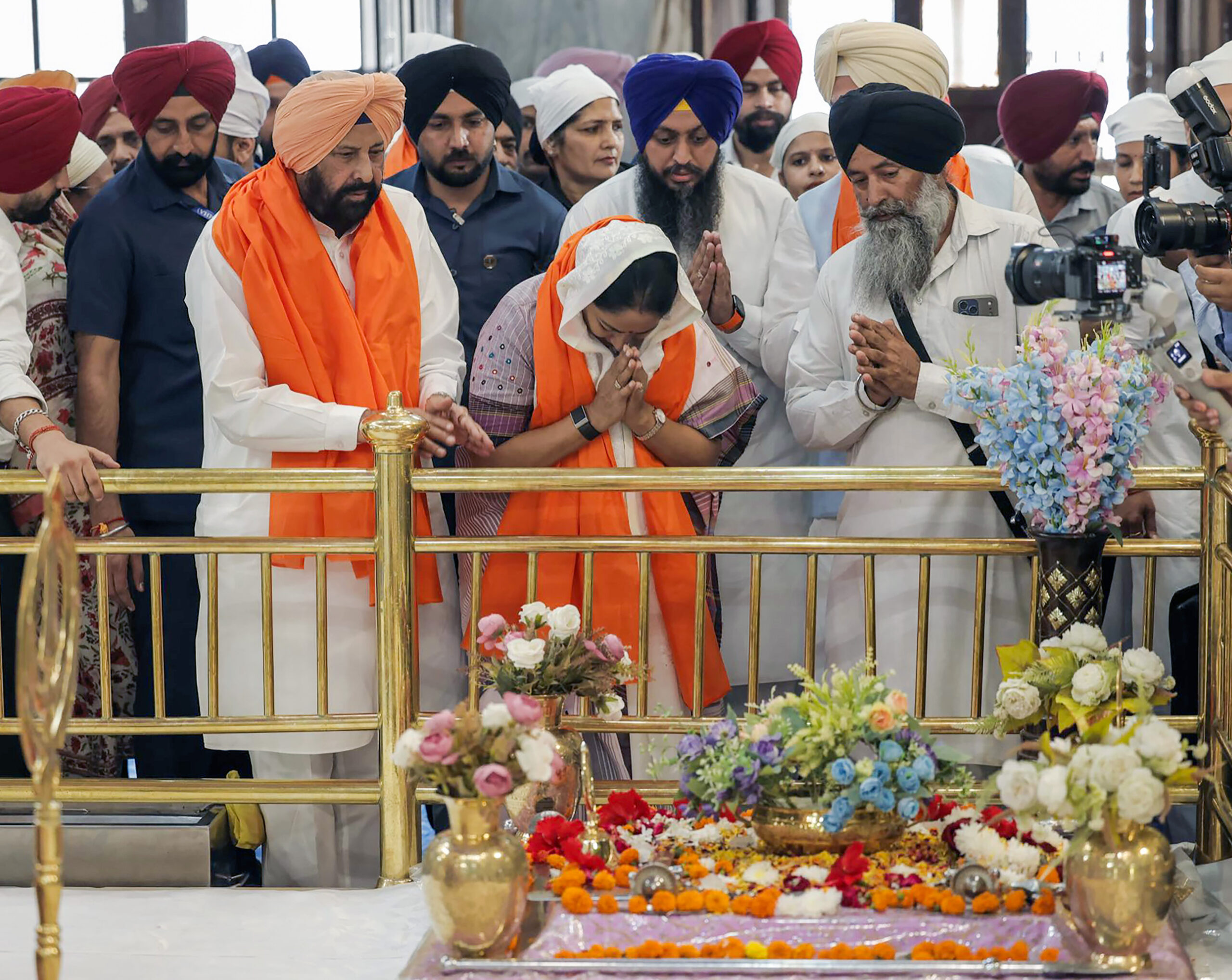 Fatehgarh Sahib: Rekha Gupta offers prayers #Gallery Fatehgarh Sahib: Rekha Gupta offers prayers #Gallery