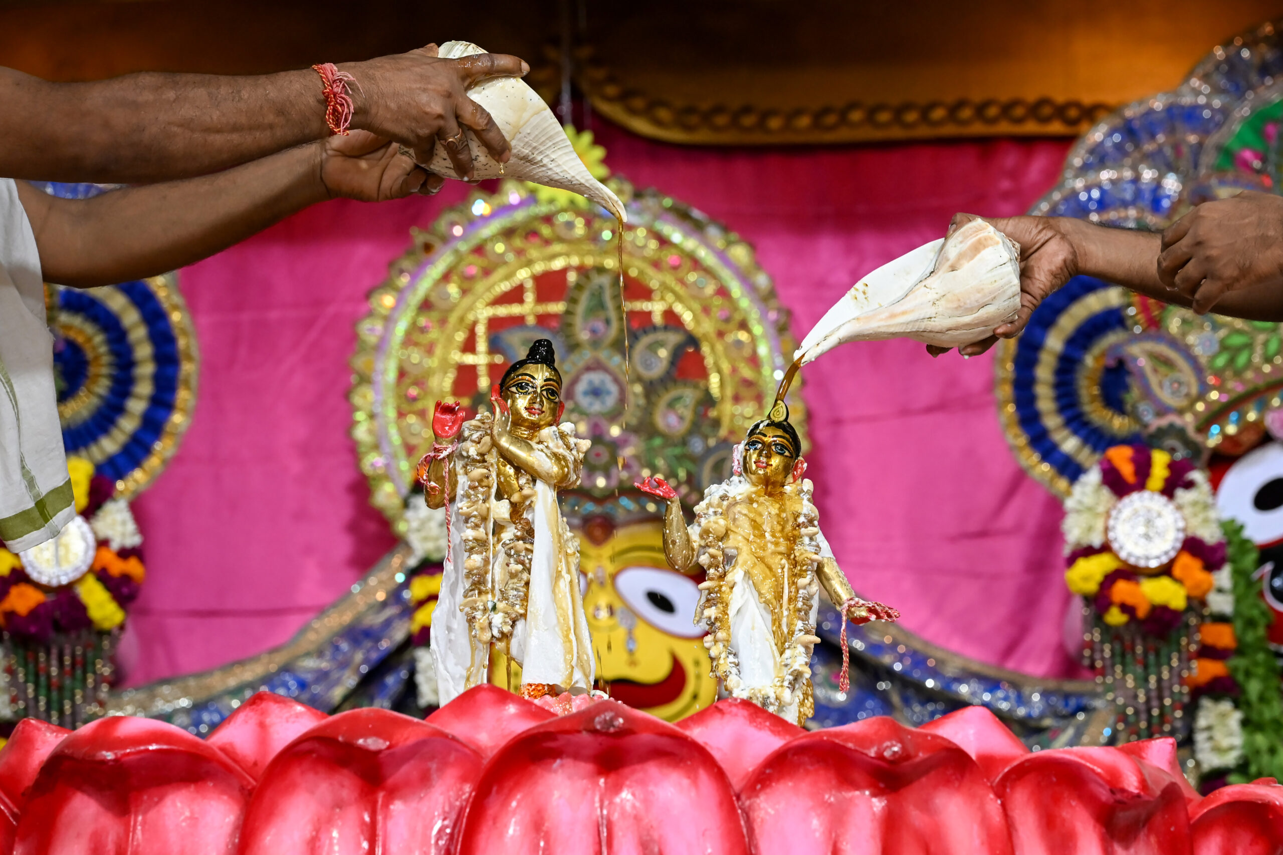 Nadia: Devotees Perform Radha Krishna Abhishek on Radhashtami #Gallery Nadia: Devotees Perform Radha Krishna Abhishek on Radhashtami #Gallery